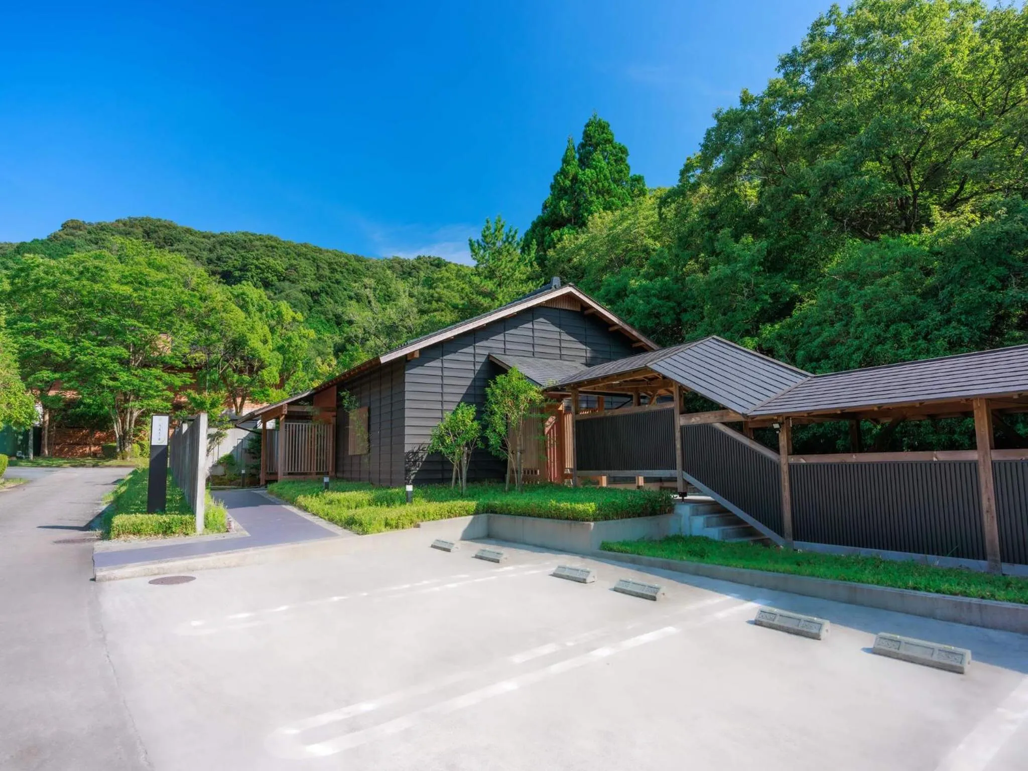 Property building in Tsukiyominoza