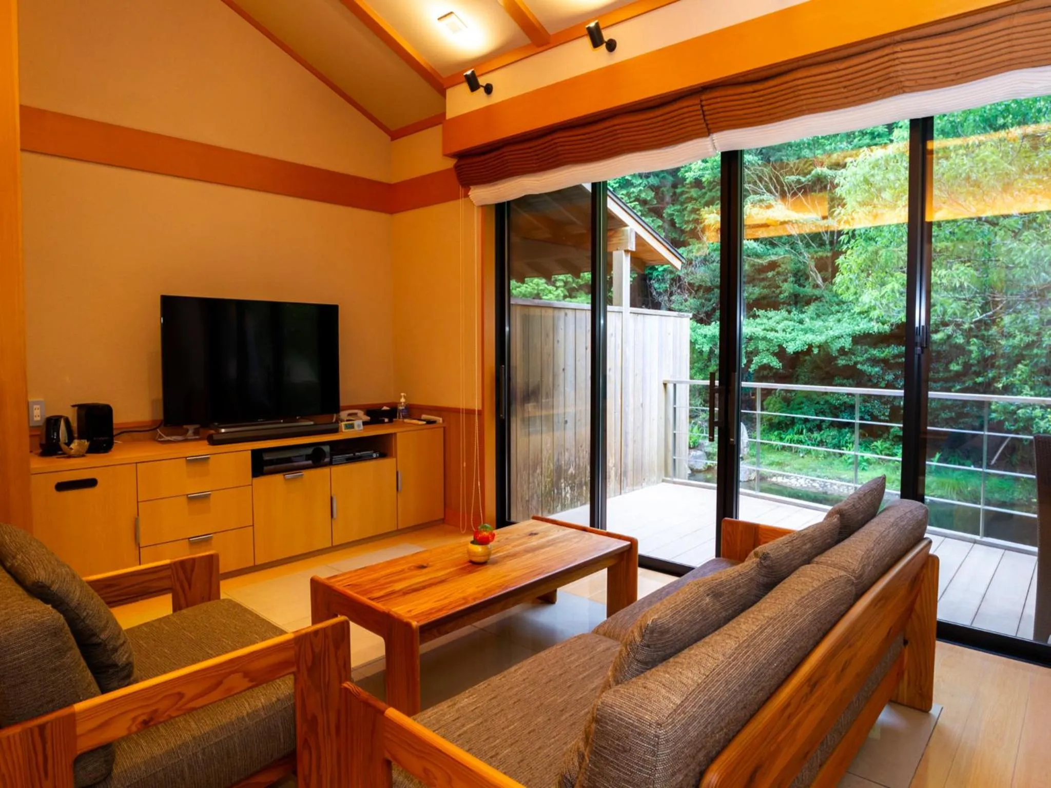 Photo of the whole room in Tsukiyominoza