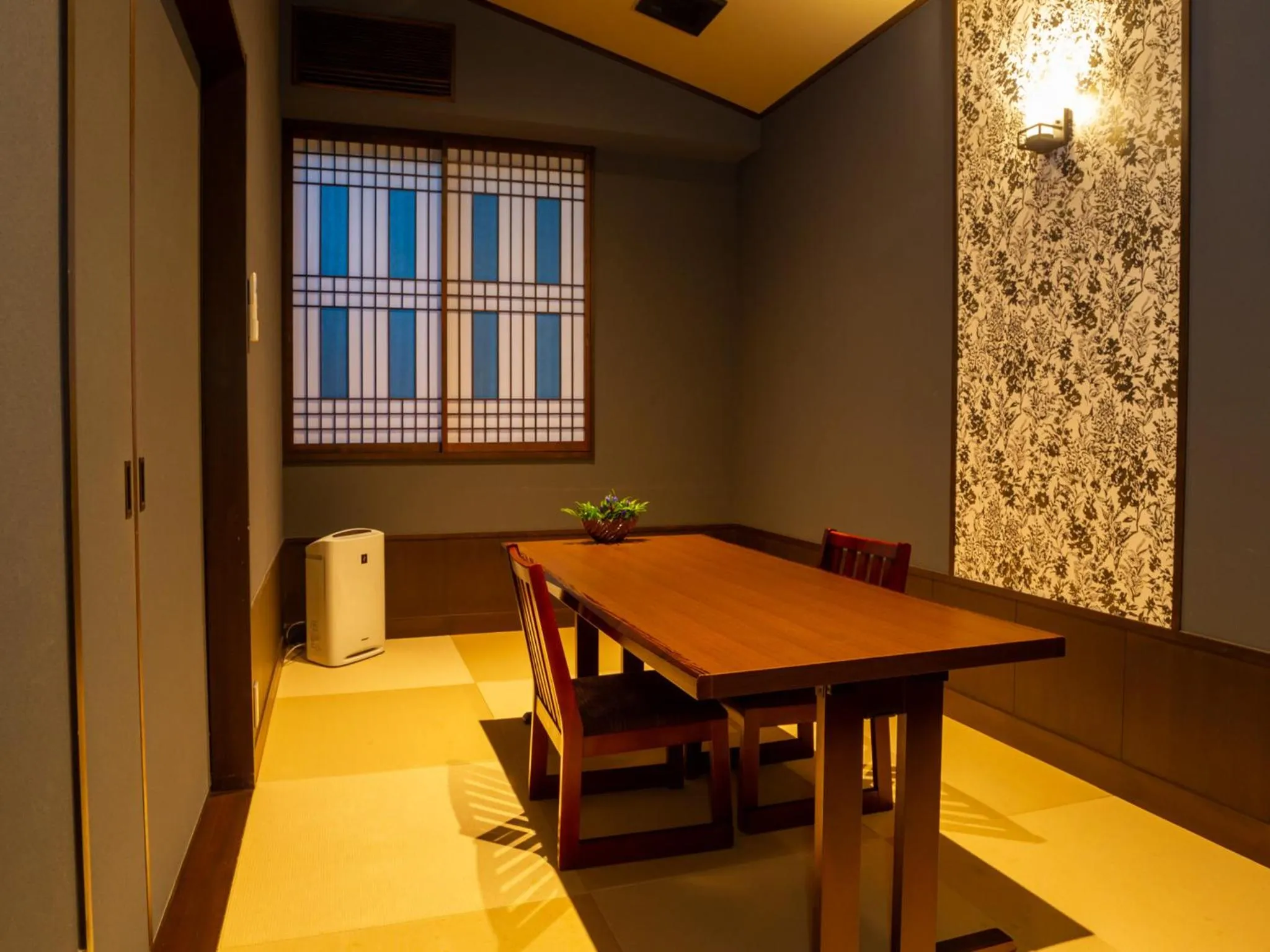 Photo of the whole room in Tsukiyominoza