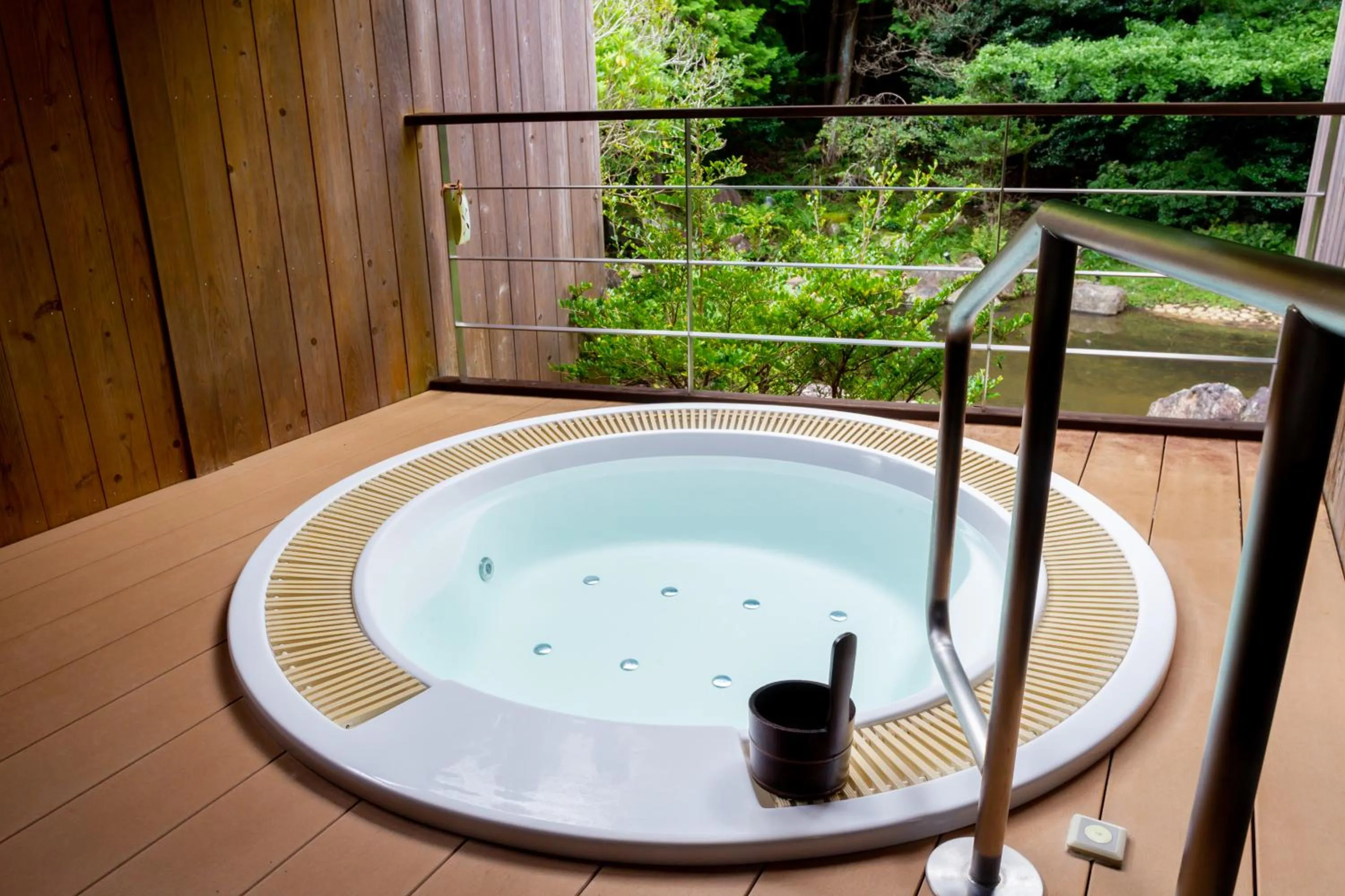 Hot Spring Bath in Tsukiyominoza