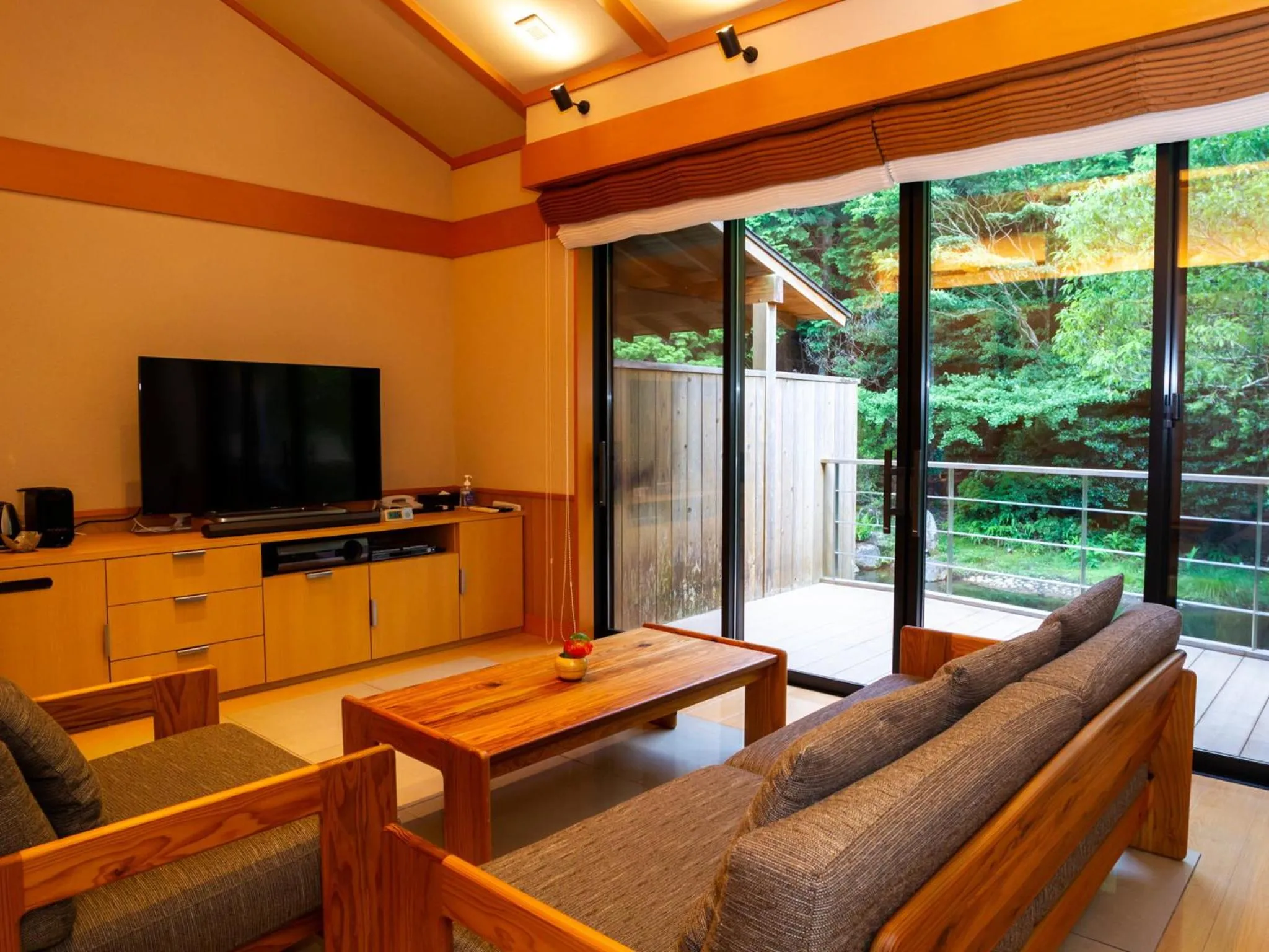 Photo of the whole room in Tsukiyominoza