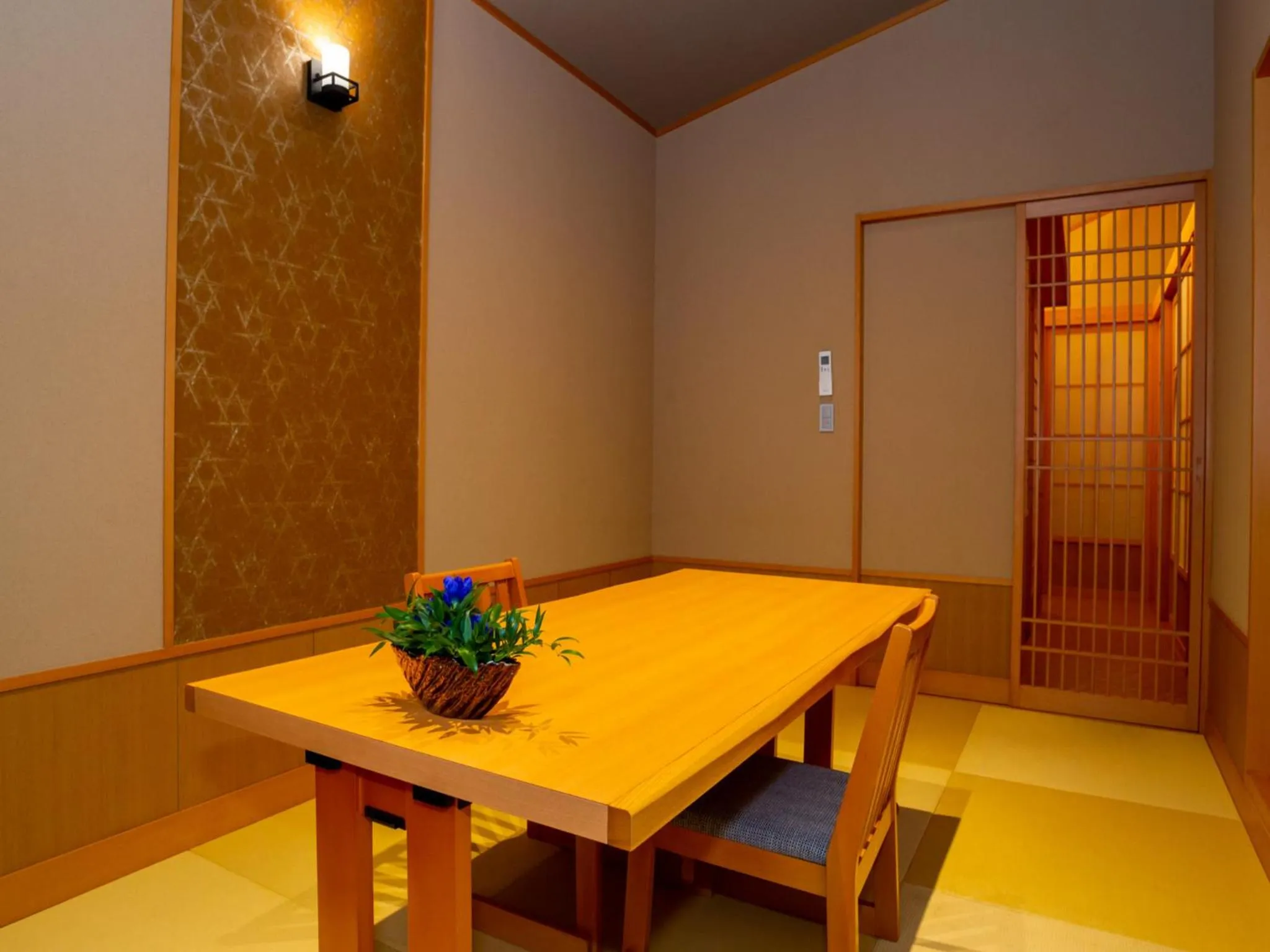 Photo of the whole room in Tsukiyominoza