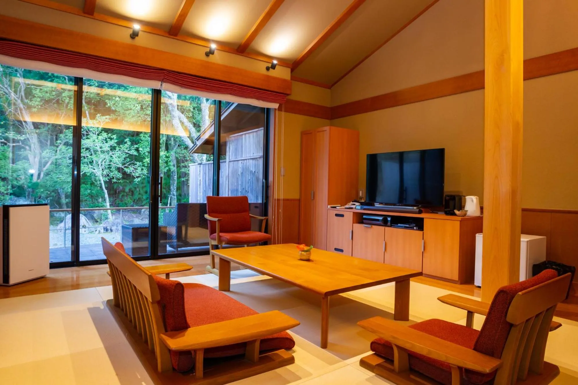 Photo of the whole room in Tsukiyominoza