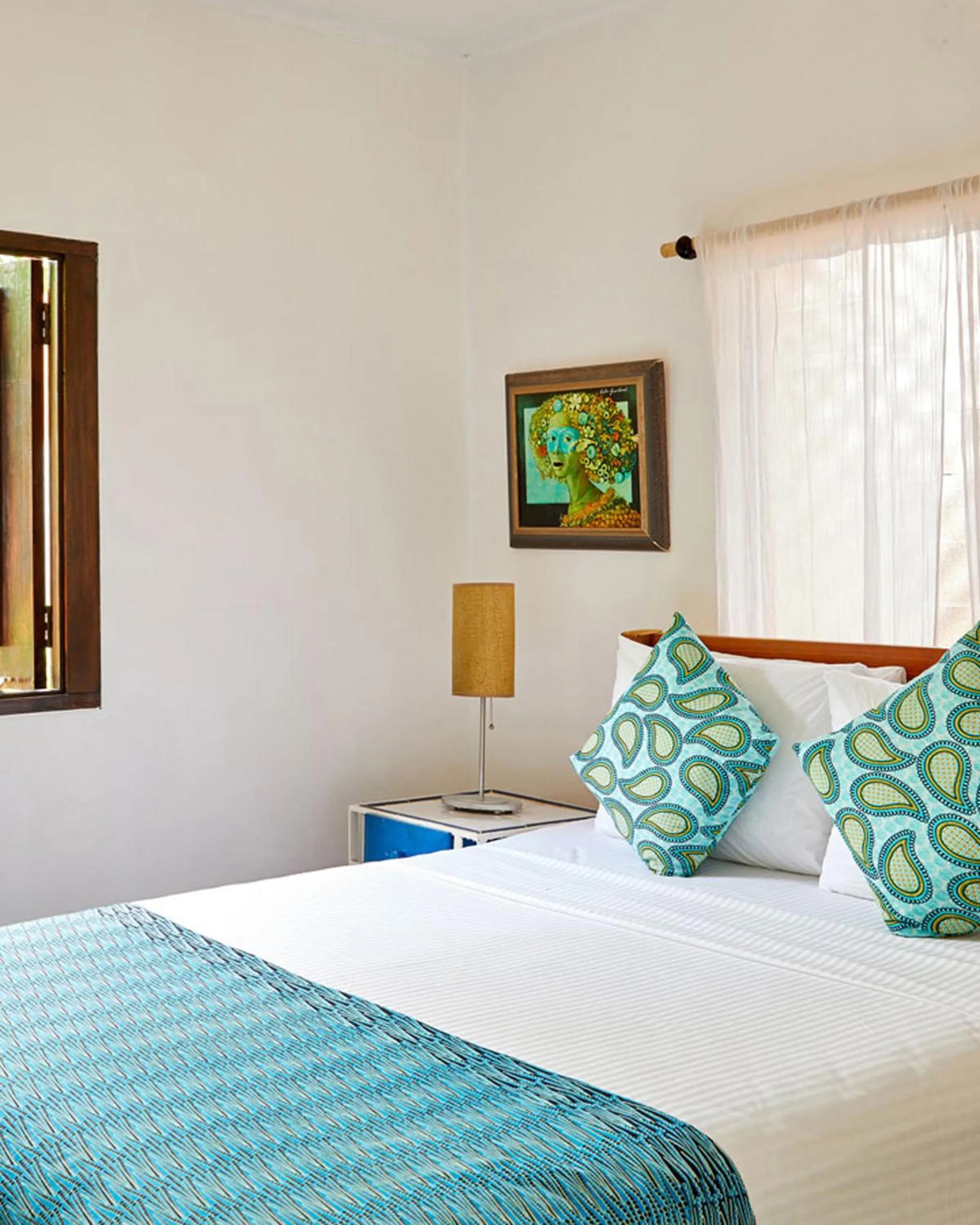 Bedroom in Jakes Hotel