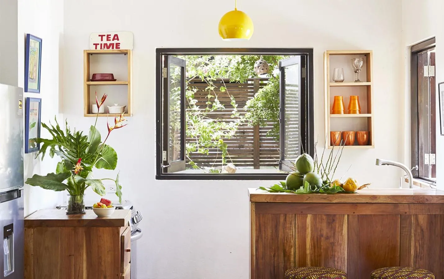 Kitchen or kitchenette in Jakes Hotel