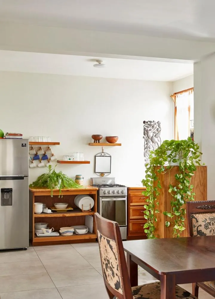 Kitchen or kitchenette in Jakes Hotel