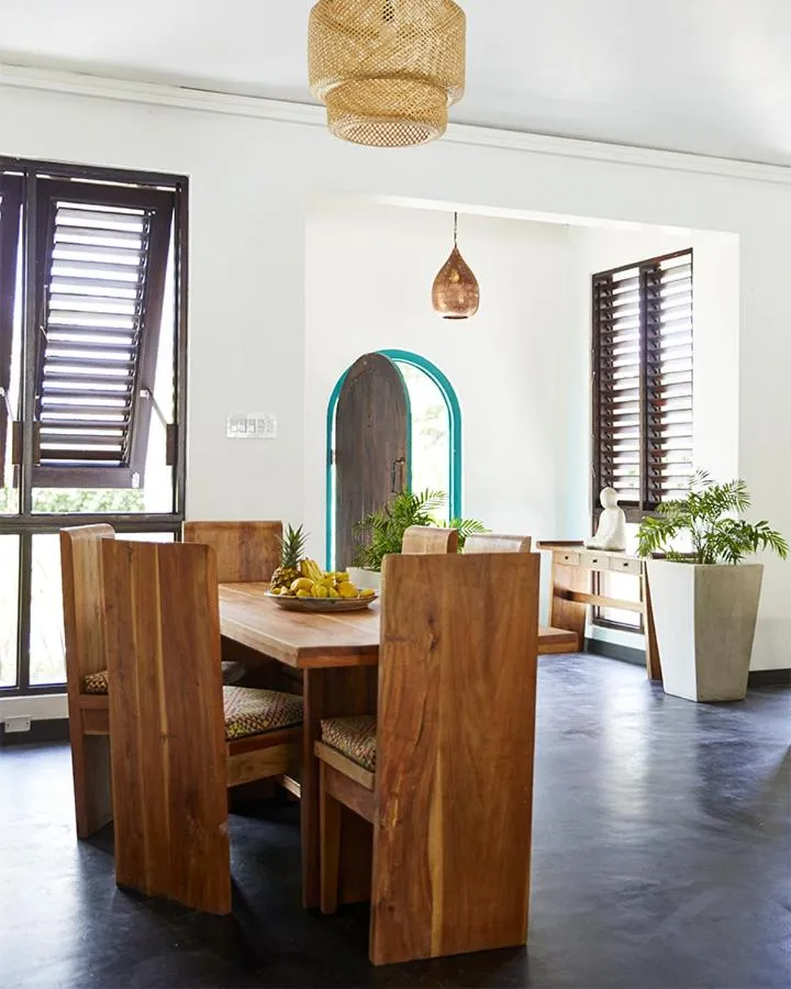 Dining area in Jakes Hotel