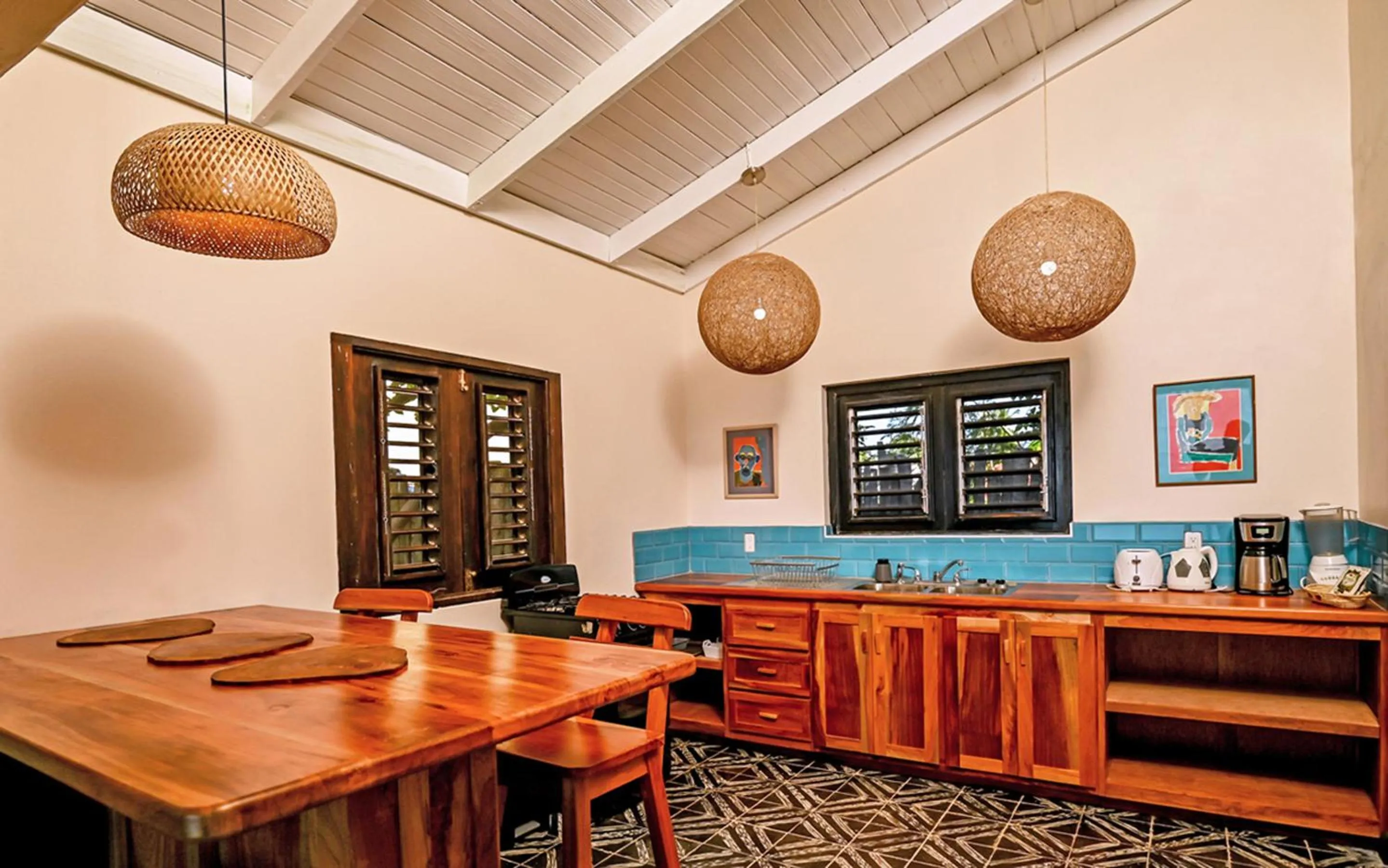 Kitchen or kitchenette in Jakes Hotel