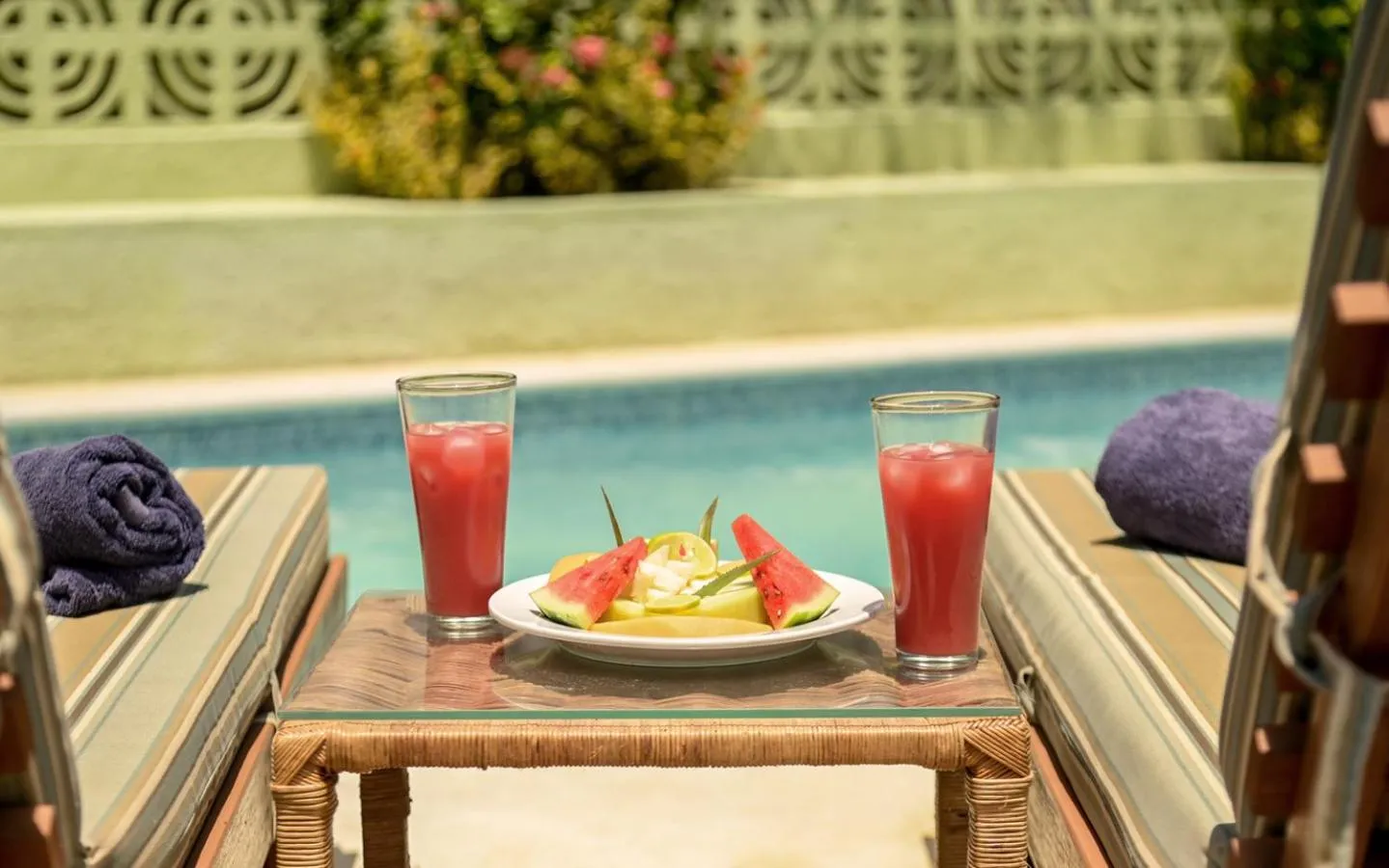 Food and drinks in Jakes Hotel