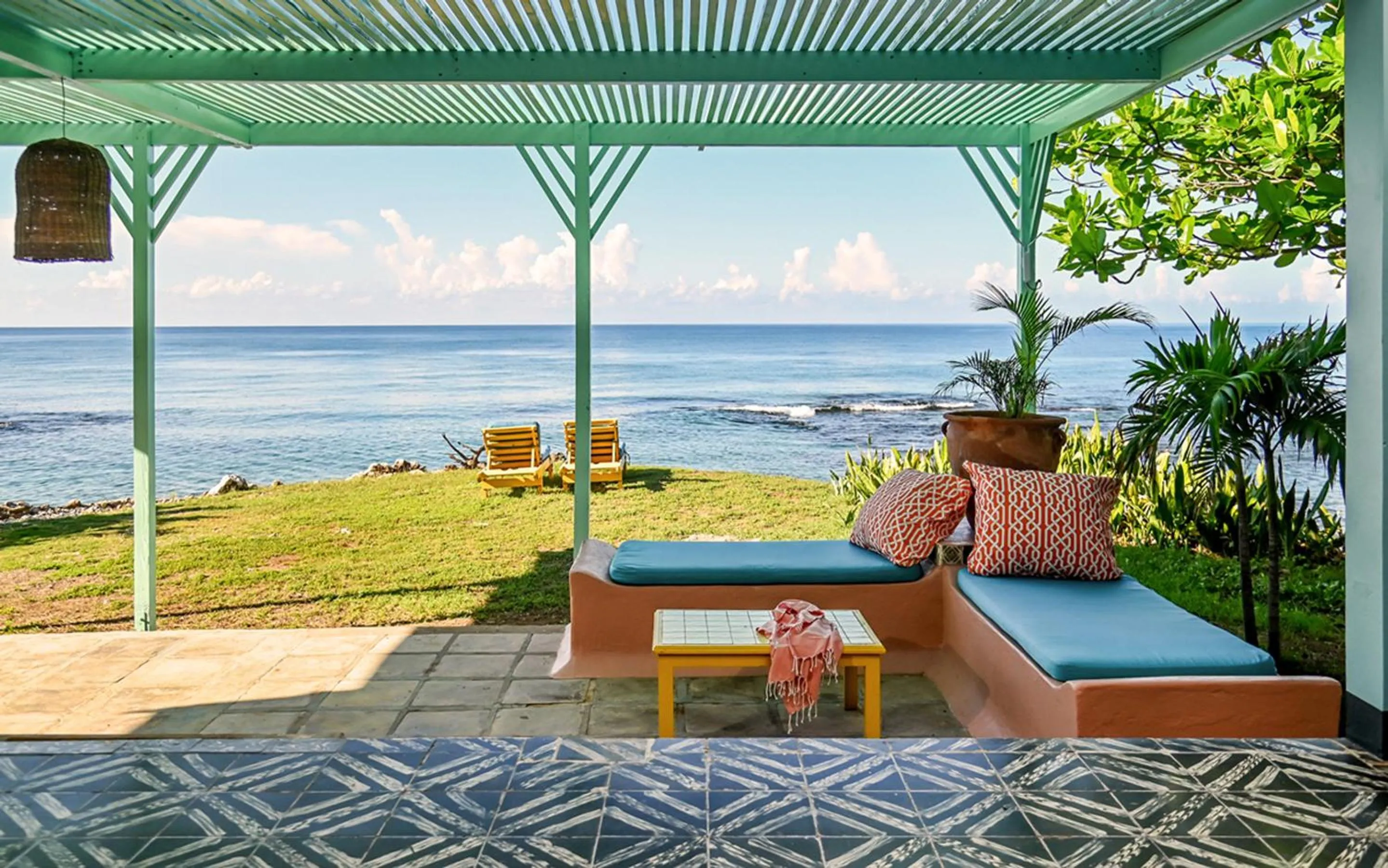 Balcony/Terrace in Jakes Hotel