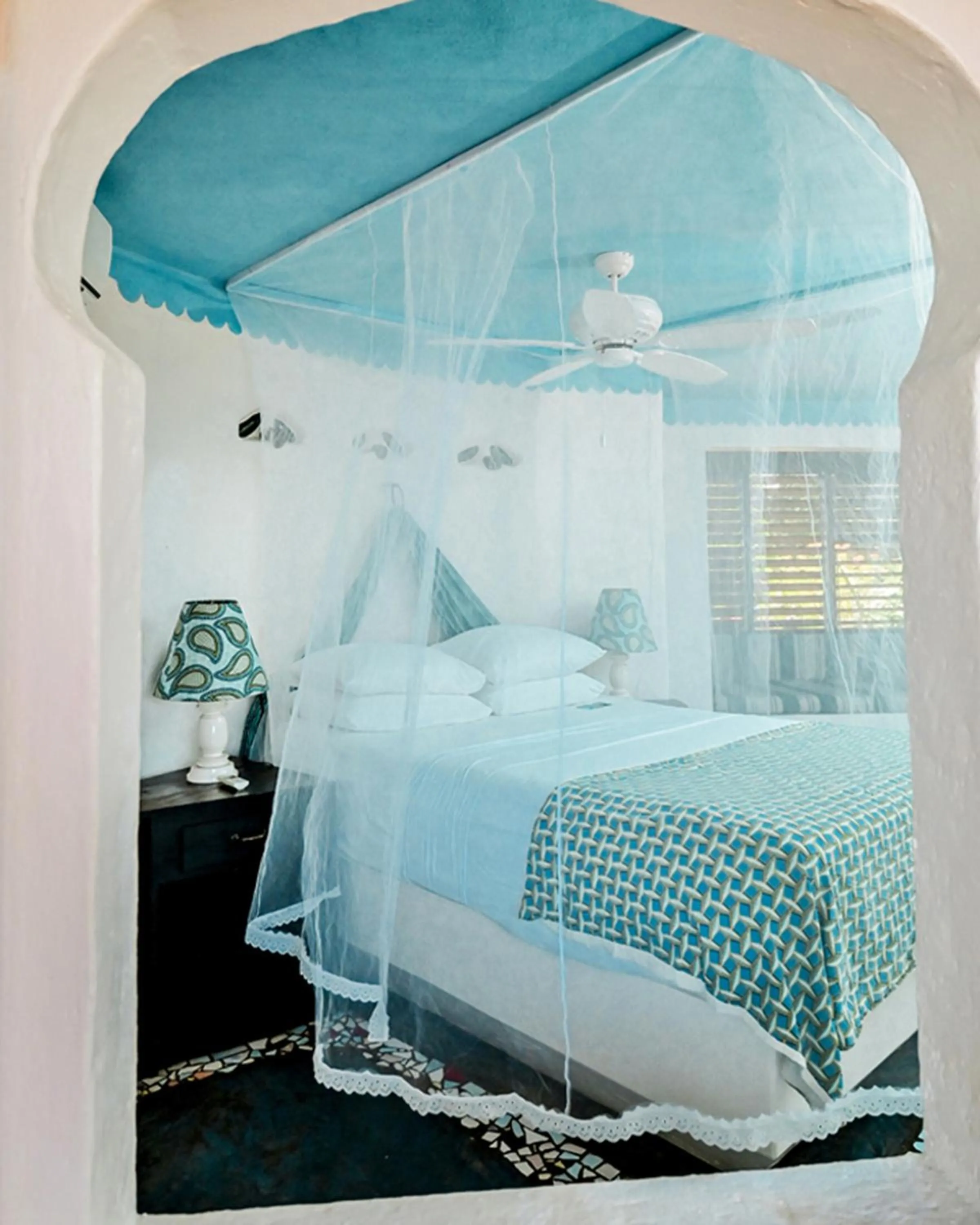 Bedroom in Jakes Hotel