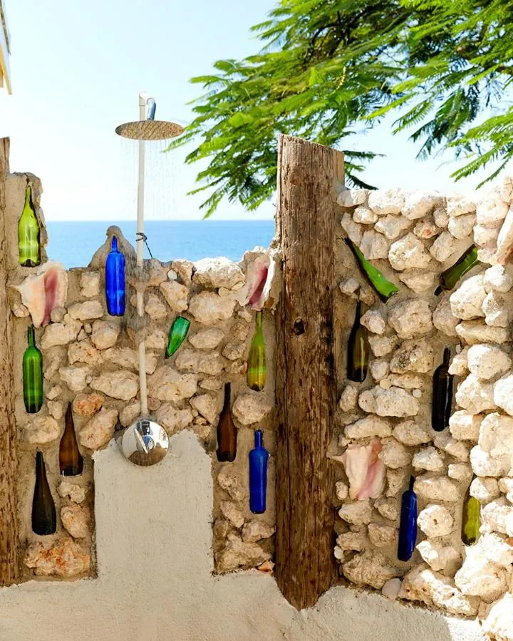 Shower in Jakes Hotel