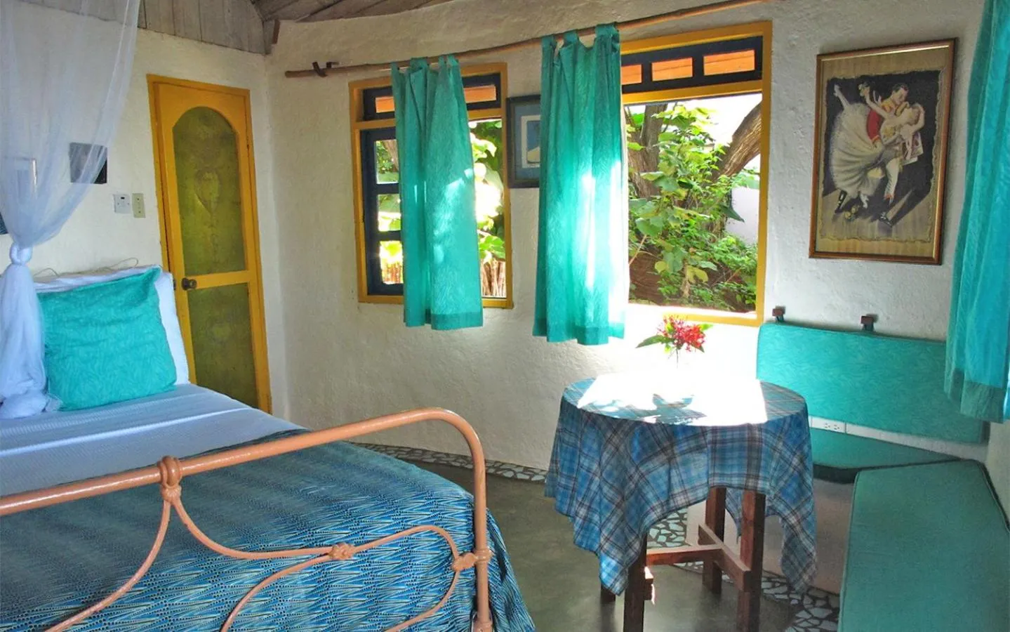 Bedroom in Jakes Hotel