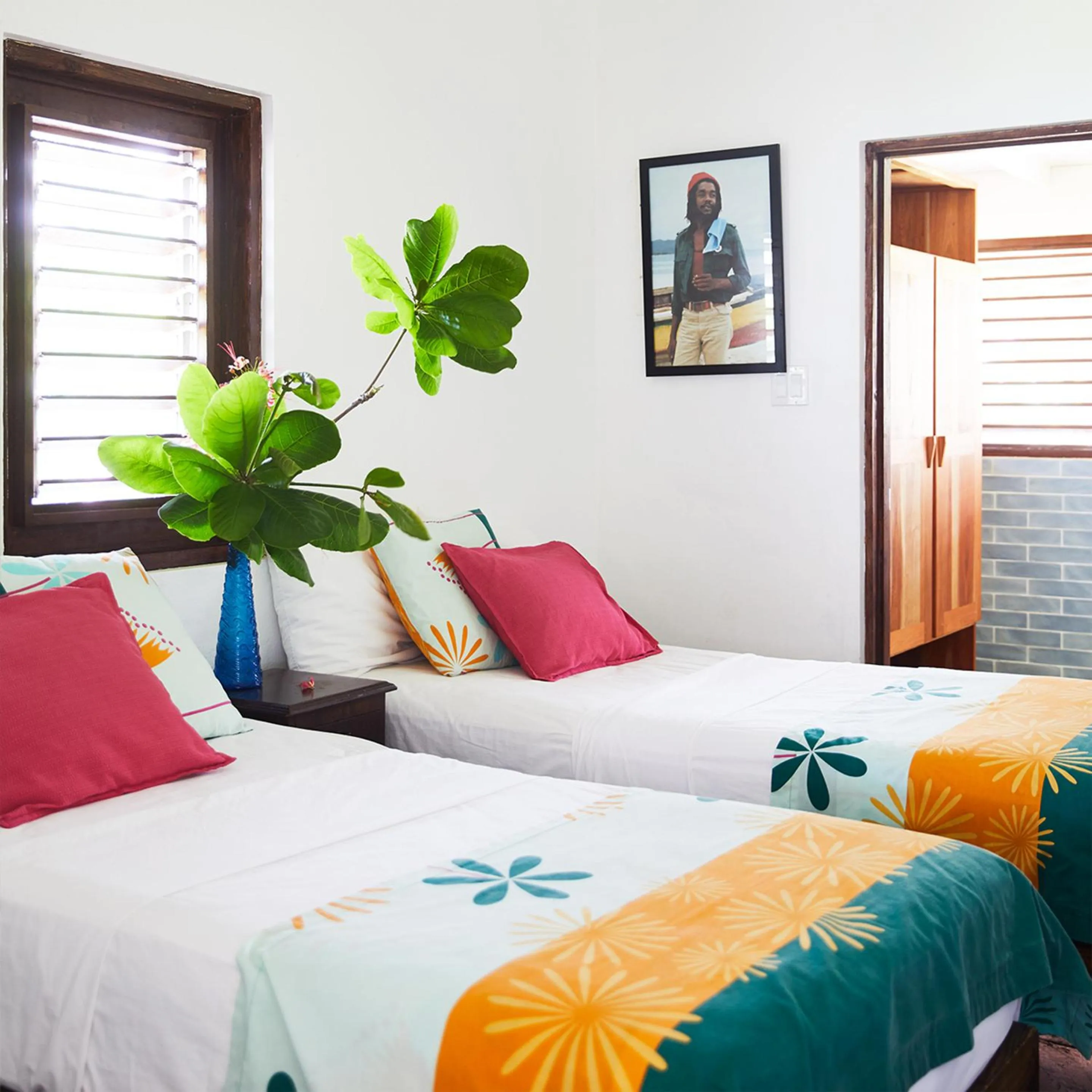 Bedroom in Jakes Hotel