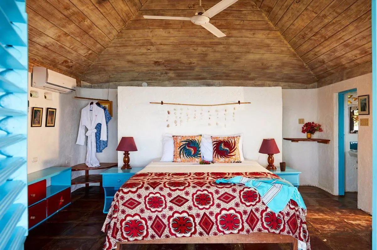 Bedroom in Jakes Hotel