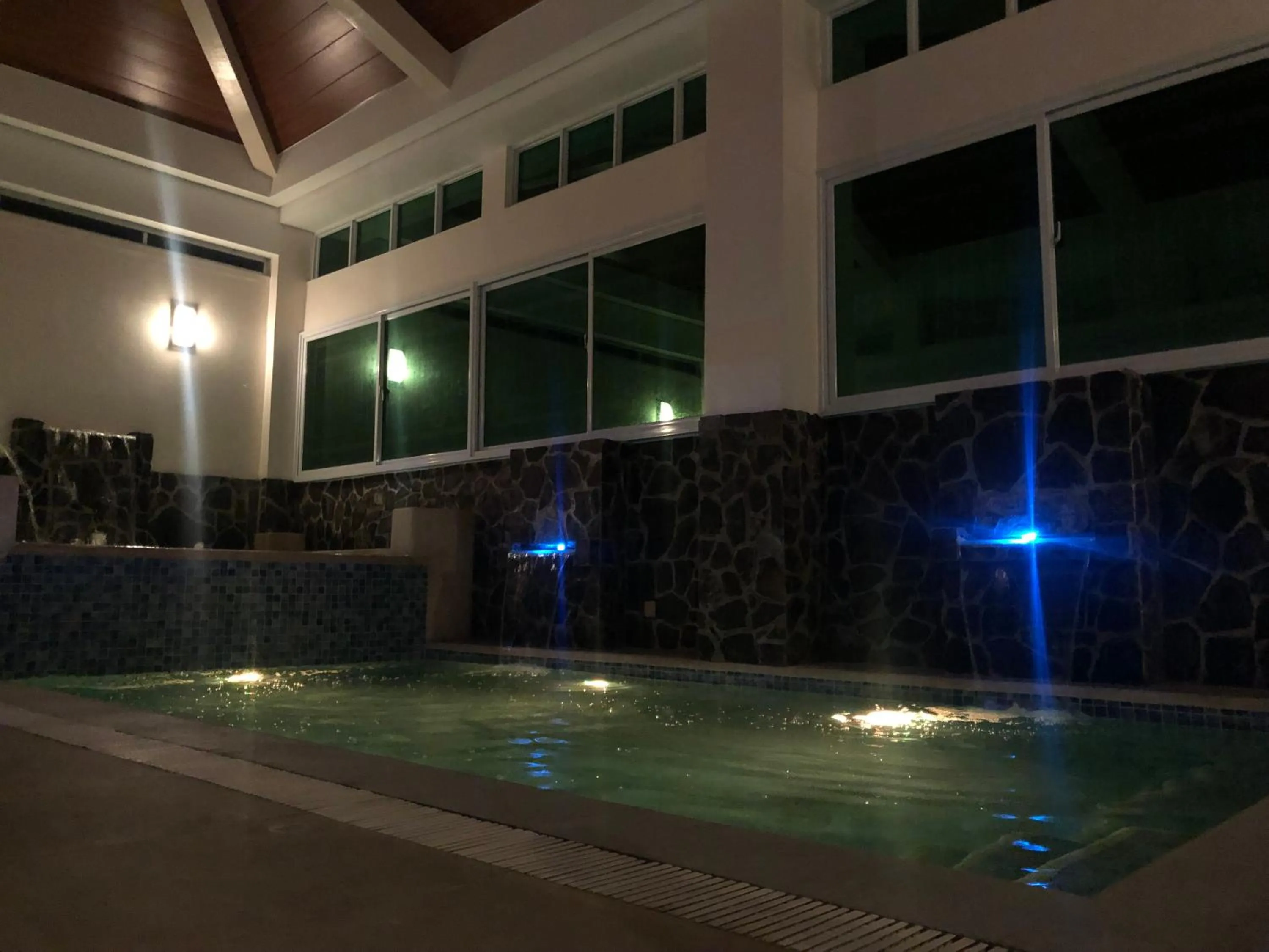 Swimming pool in Sarita Bed and Breakfast