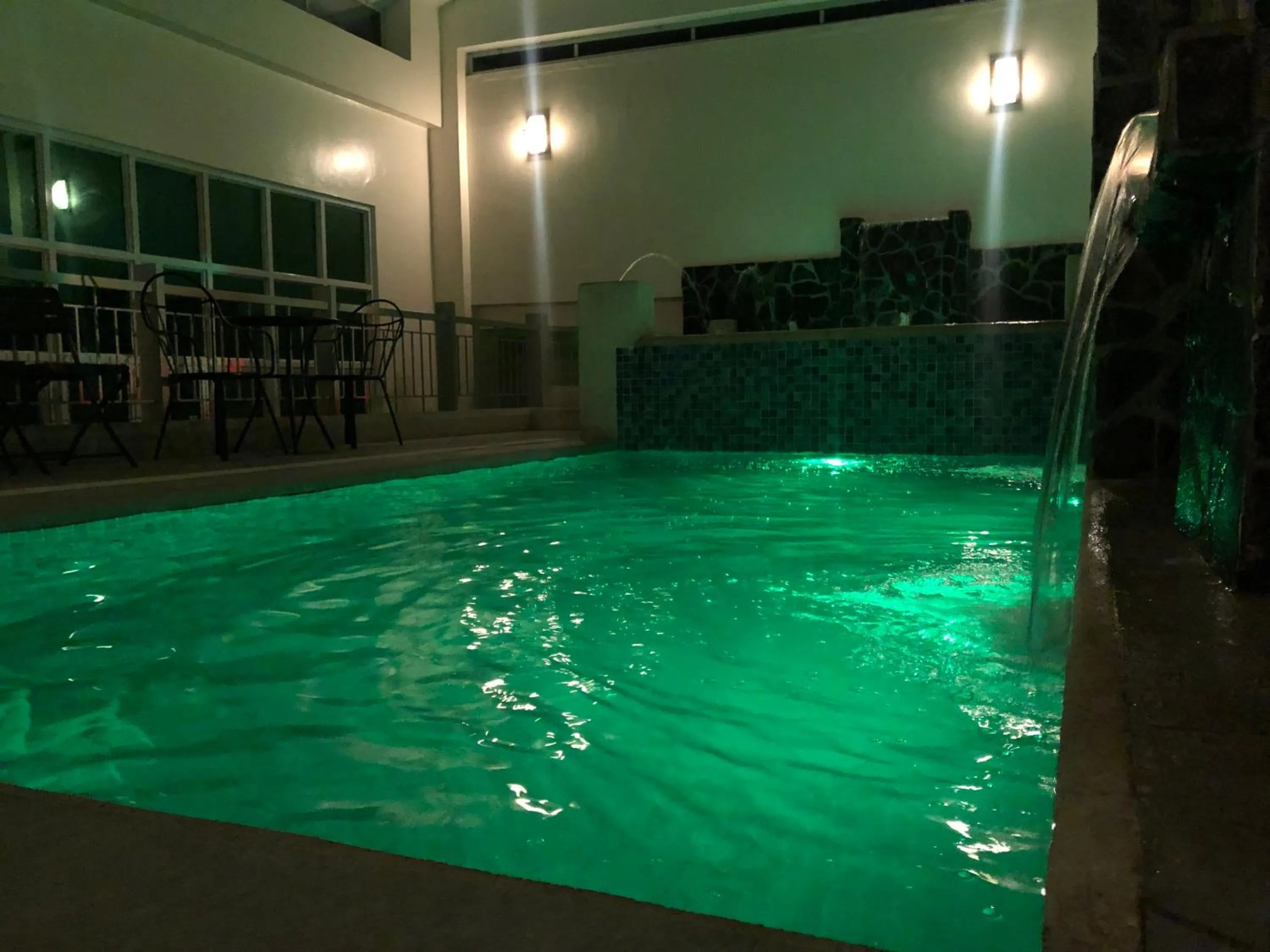 Swimming pool in Sarita Bed and Breakfast