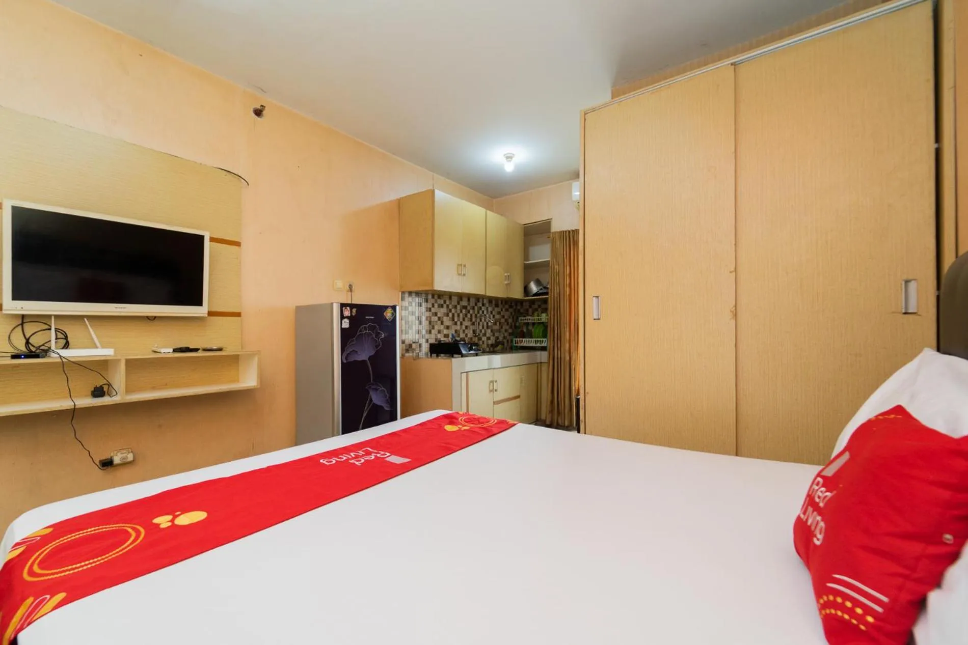 Bed in RedLiving Apartemen Gateway Cicadas - DB Room