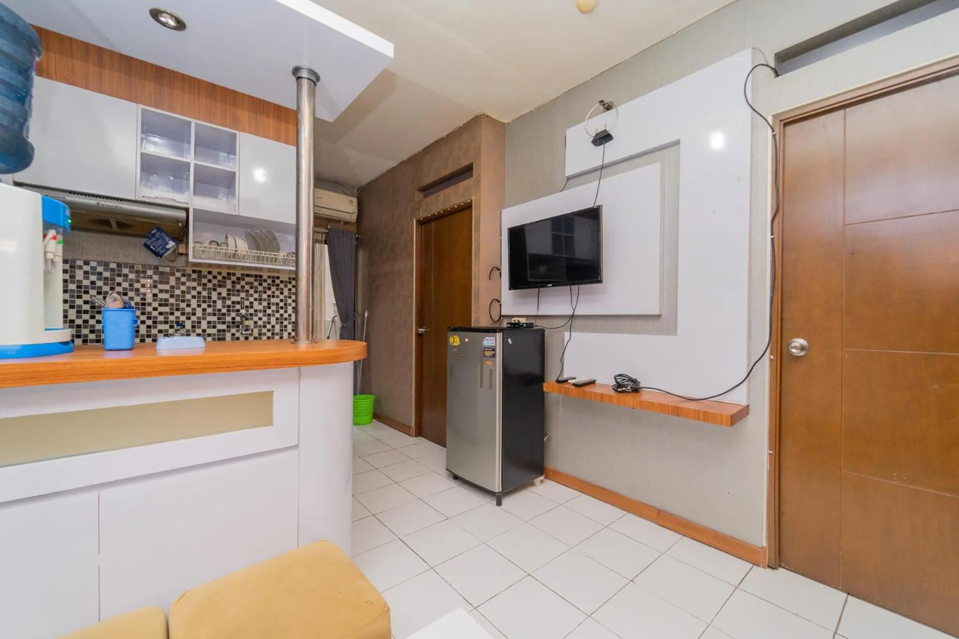 TV and multimedia in RedLiving Apartemen Gateway Cicadas - DB Room