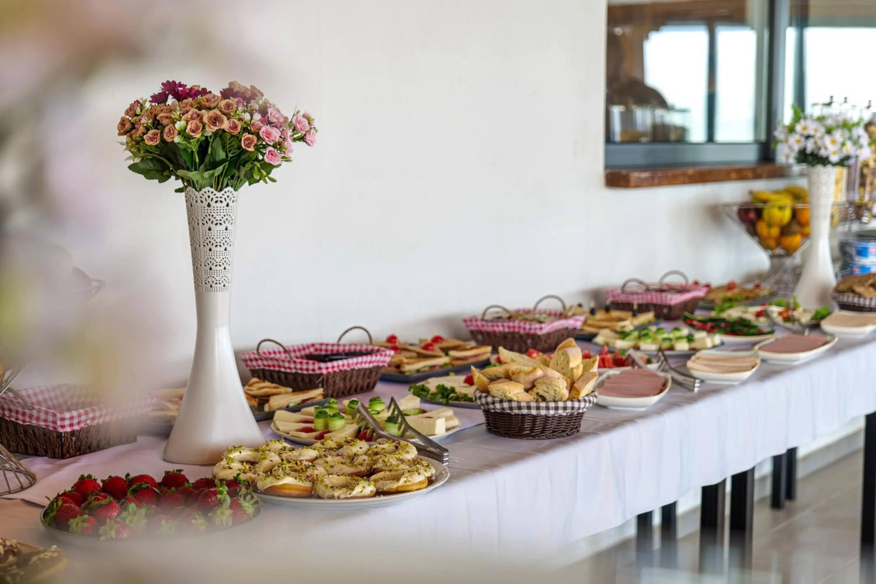 Food and drinks in Arameras Beach Resort