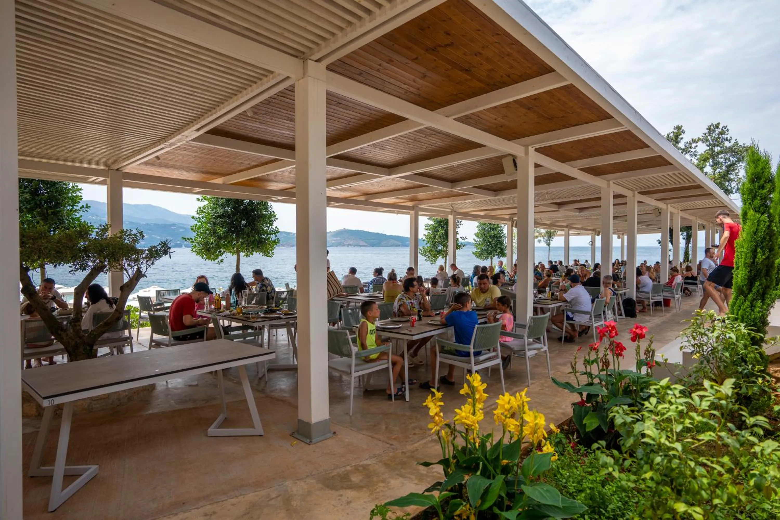 Restaurant/places to eat in Arameras Beach Resort