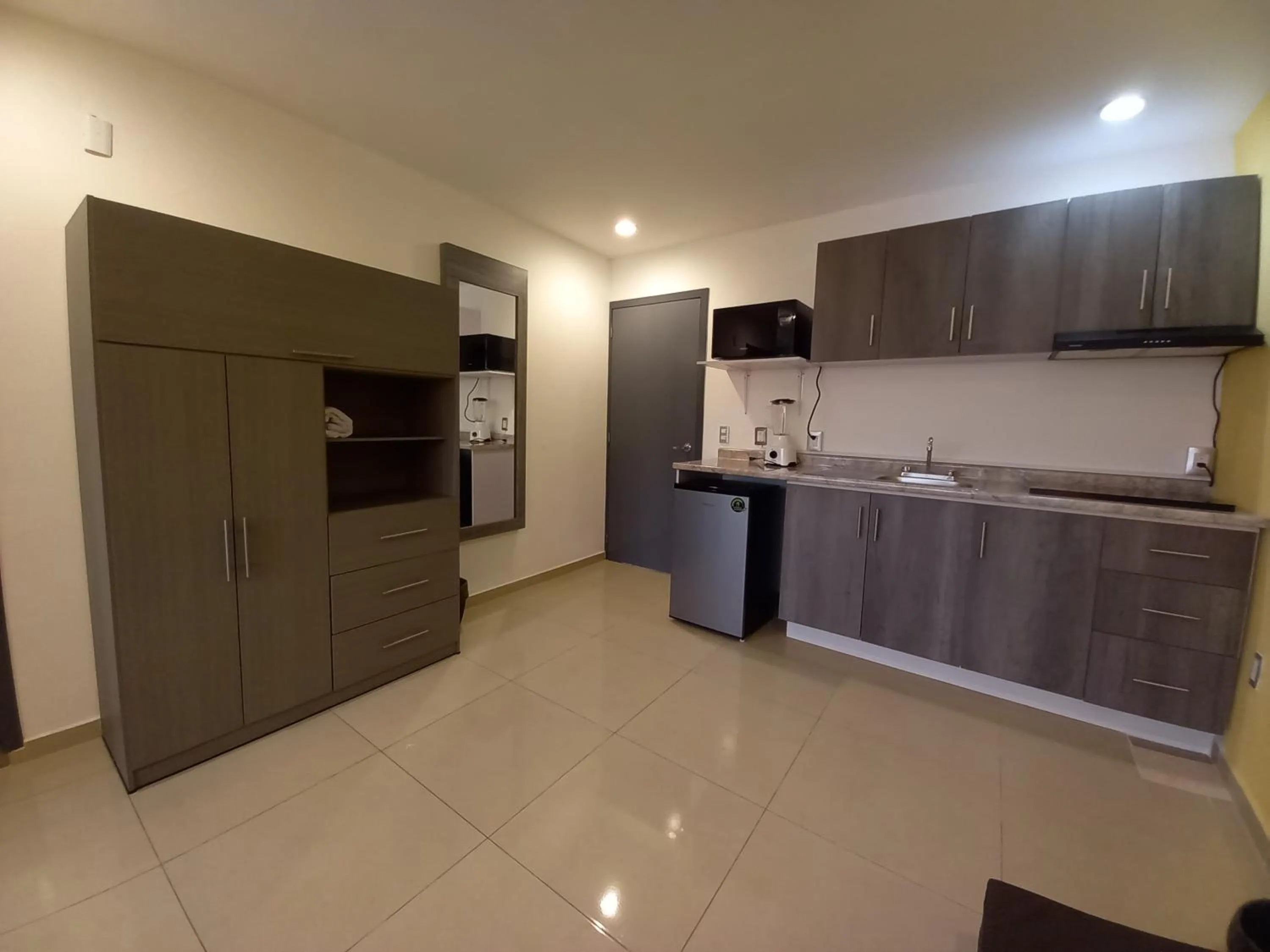 Kitchen or kitchenette in Capital O Tu Estancia