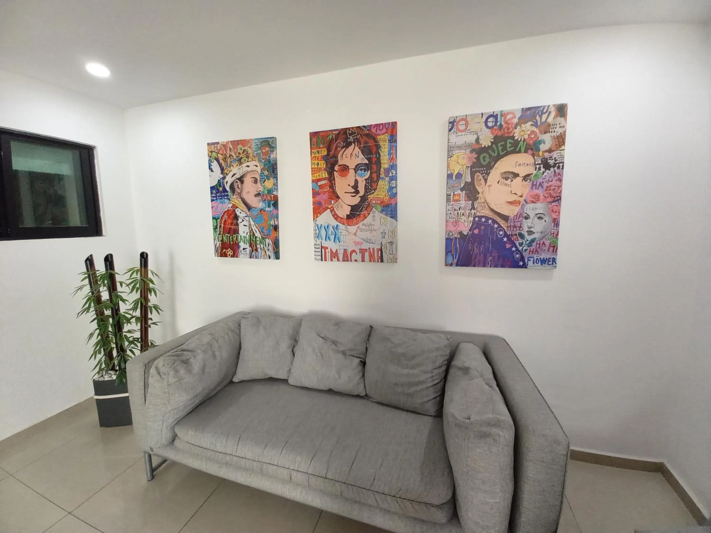 Seating area in Capital O Tu Estancia