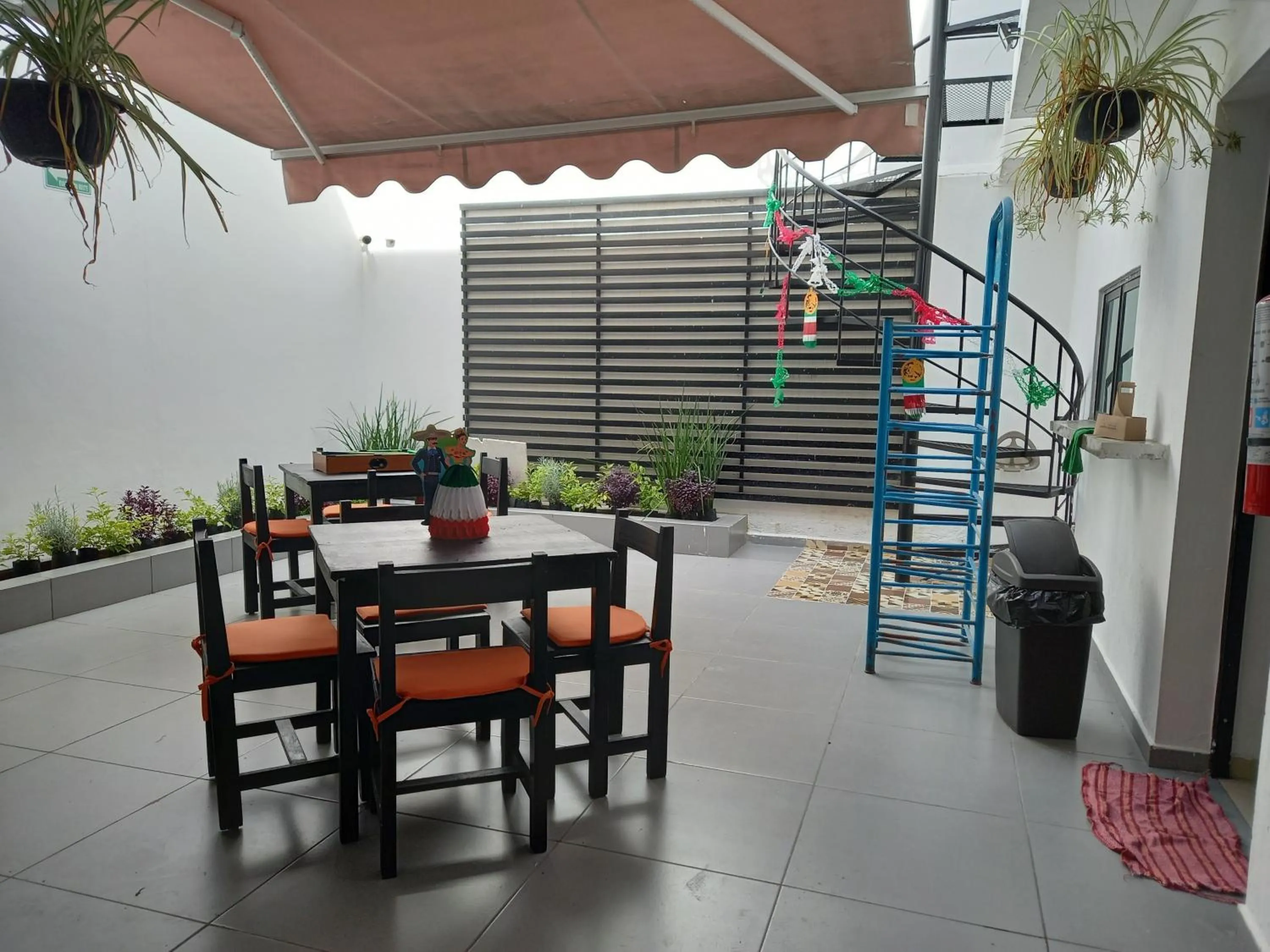 Dining area in Capital O Tu Estancia