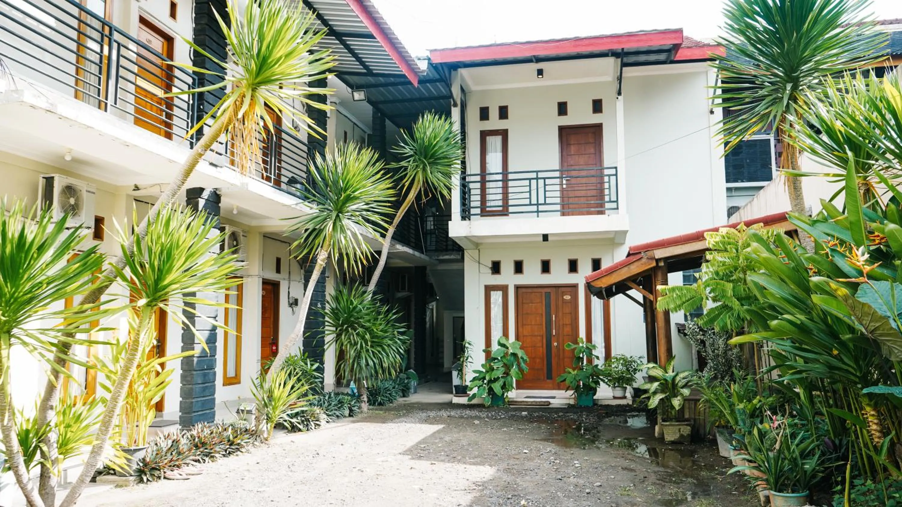 Property building in RedDoorz at Ampenan Mataram Lombok
