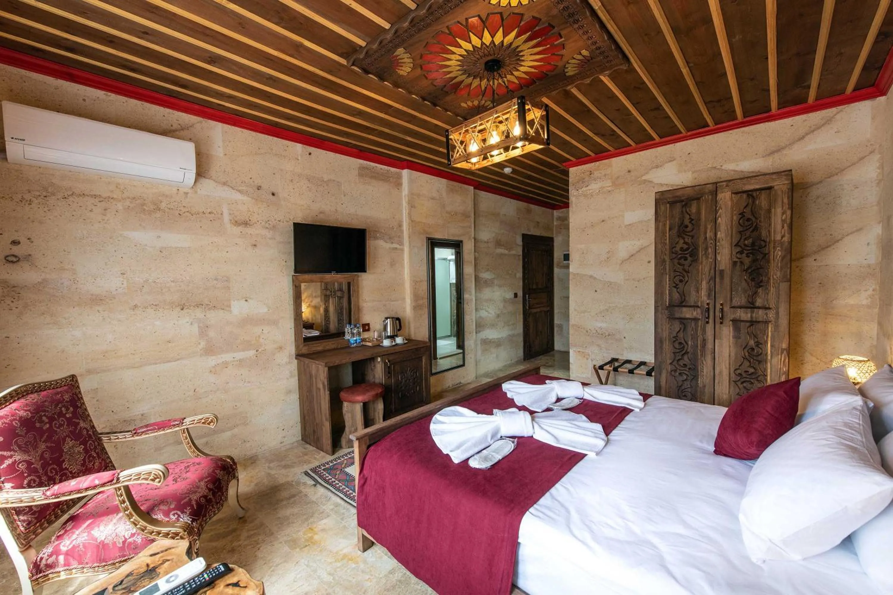 Photo of the whole room, Bed in Volare Stone Hotel