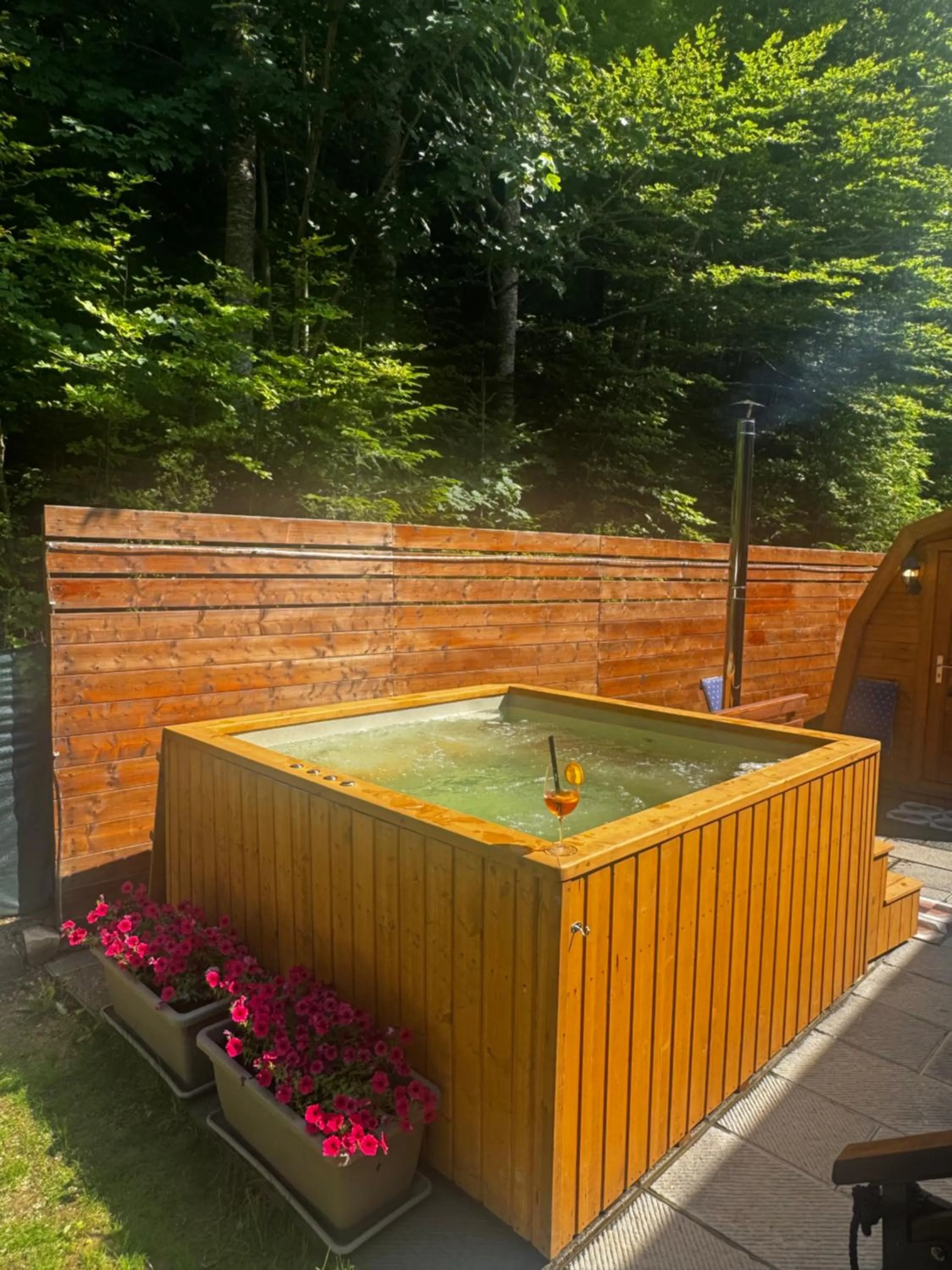 Hot Tub in Residenza Riva Wellness Apartment Spa