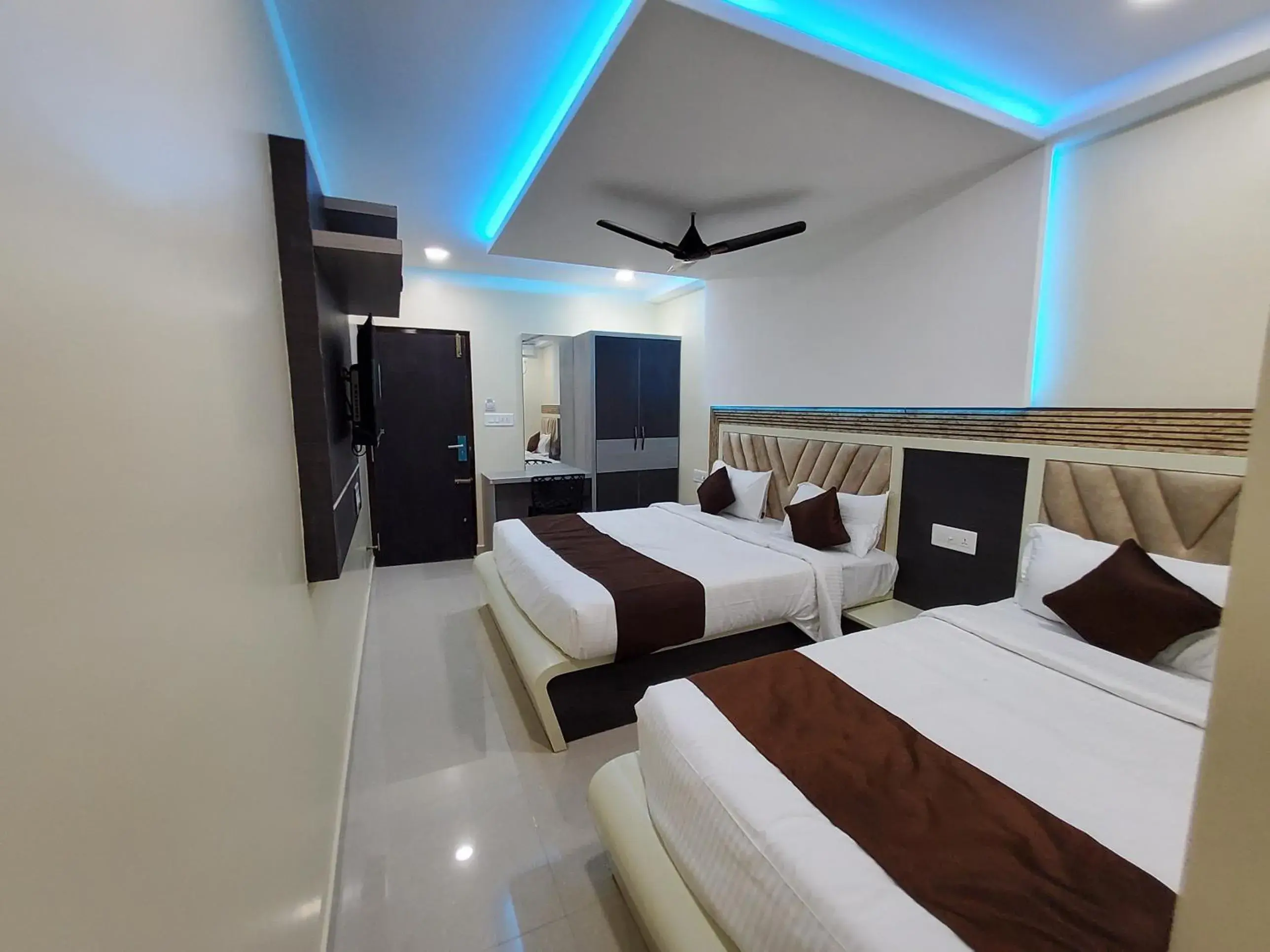 Deluxe Triple in Kings Palace Deluxe Triple in Kings Palace