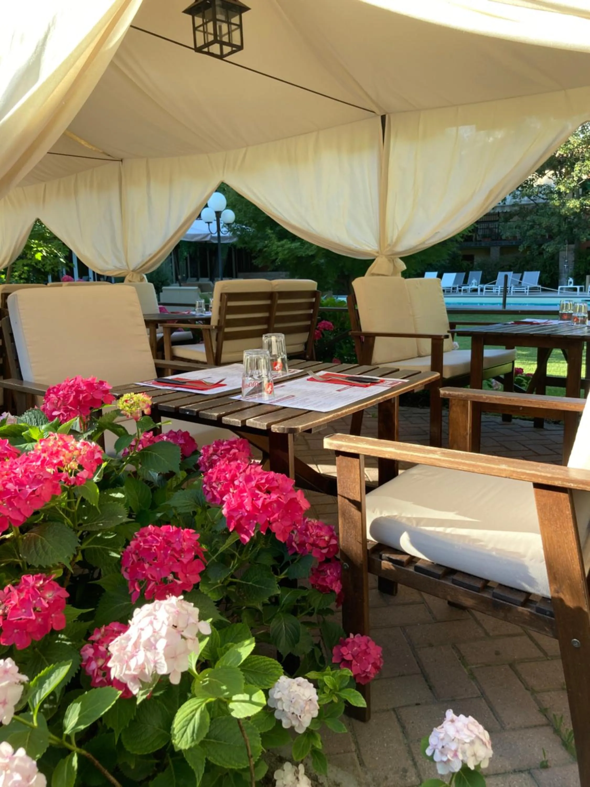 Restaurant/places to eat in Hotel Milano Pool & Garden