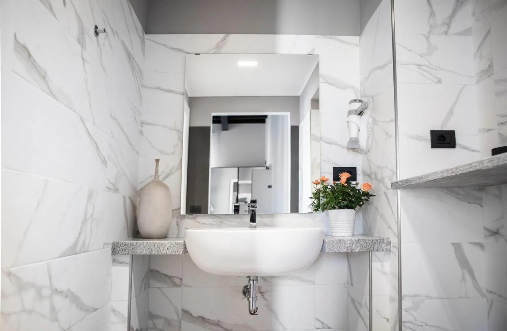 Bathroom in Hotel Milano Pool & Garden