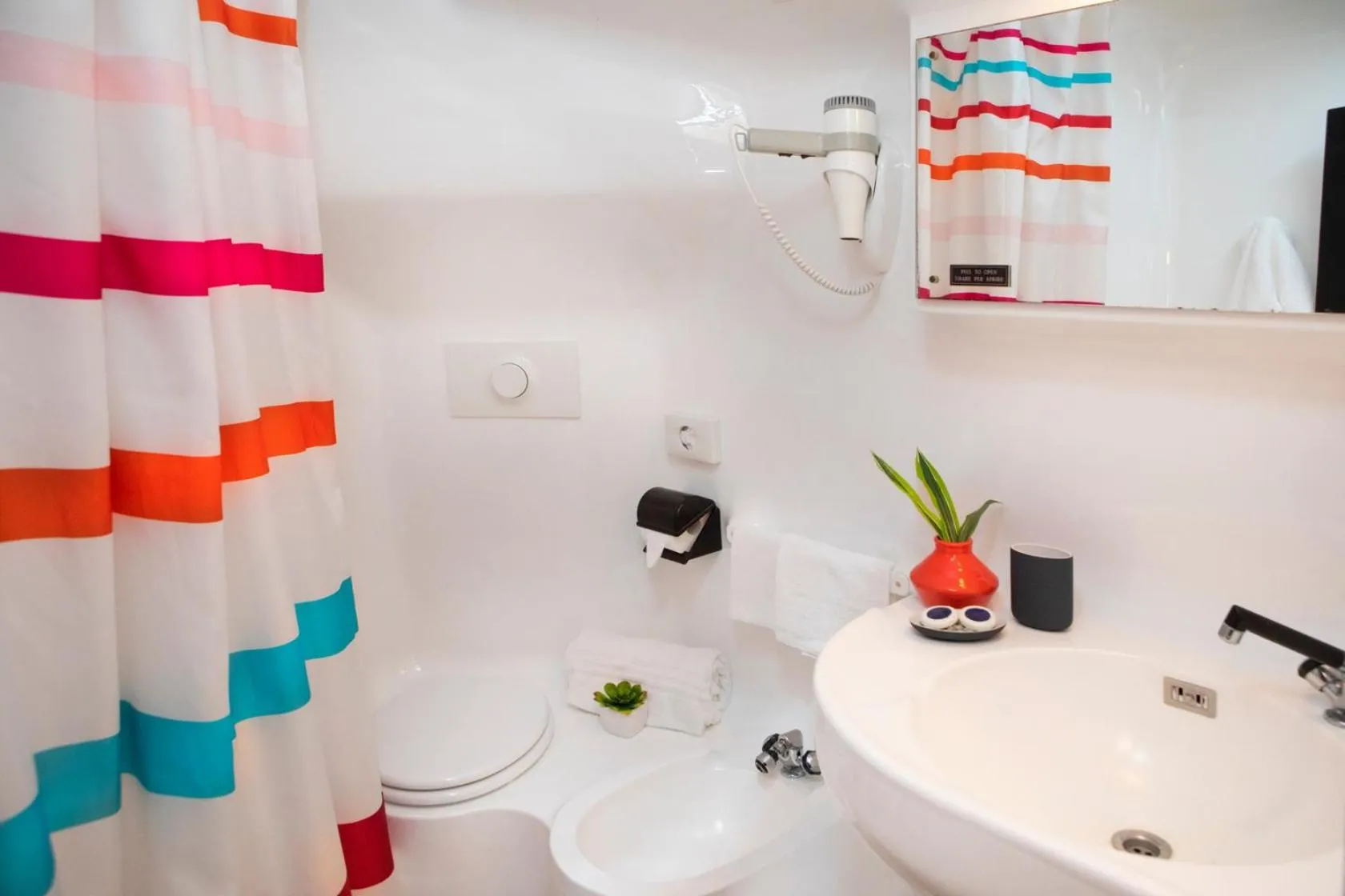 Bathroom in Hotel Milano Pool & Garden