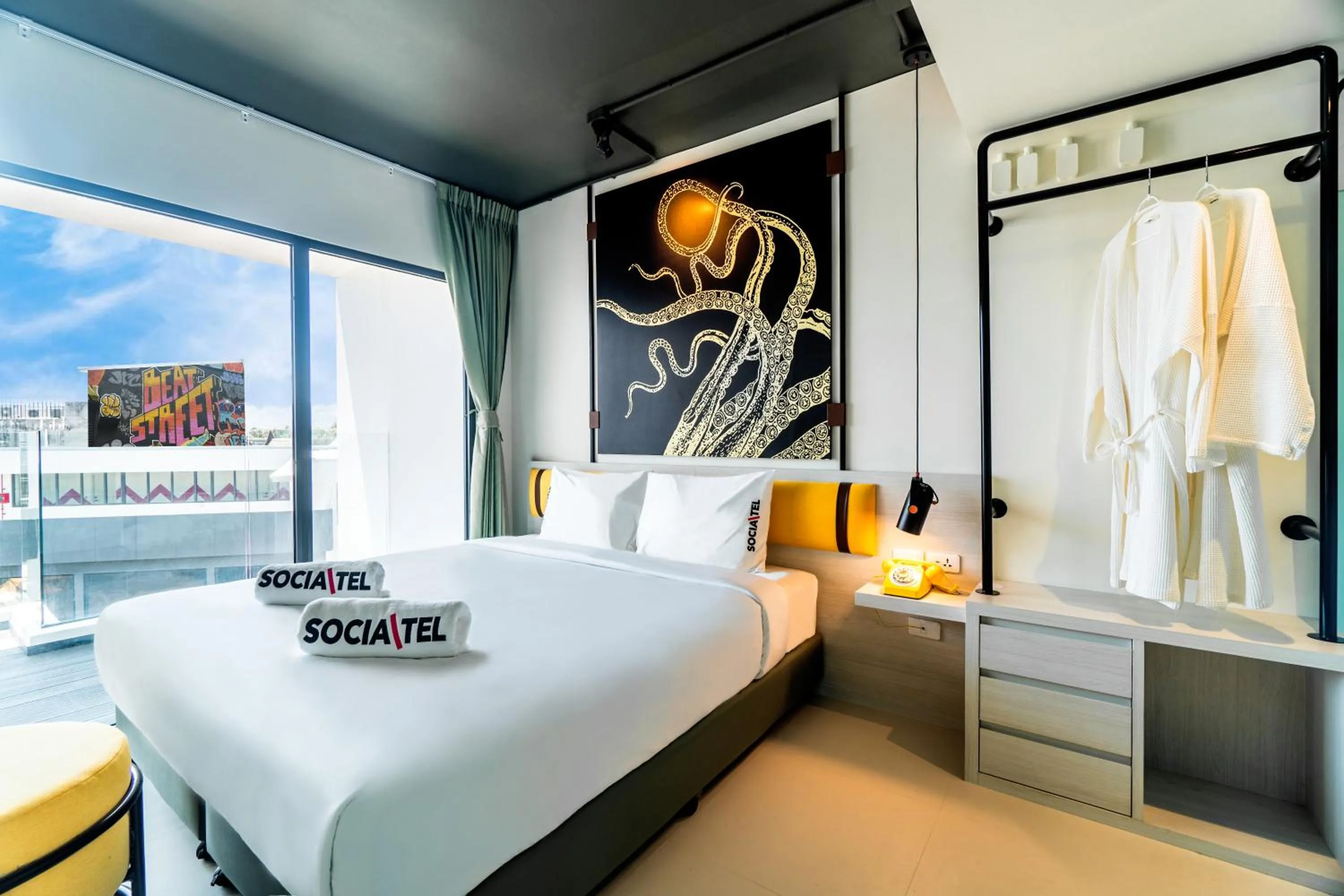 Photo of the whole room, Bed in SocialTel Koh Samui