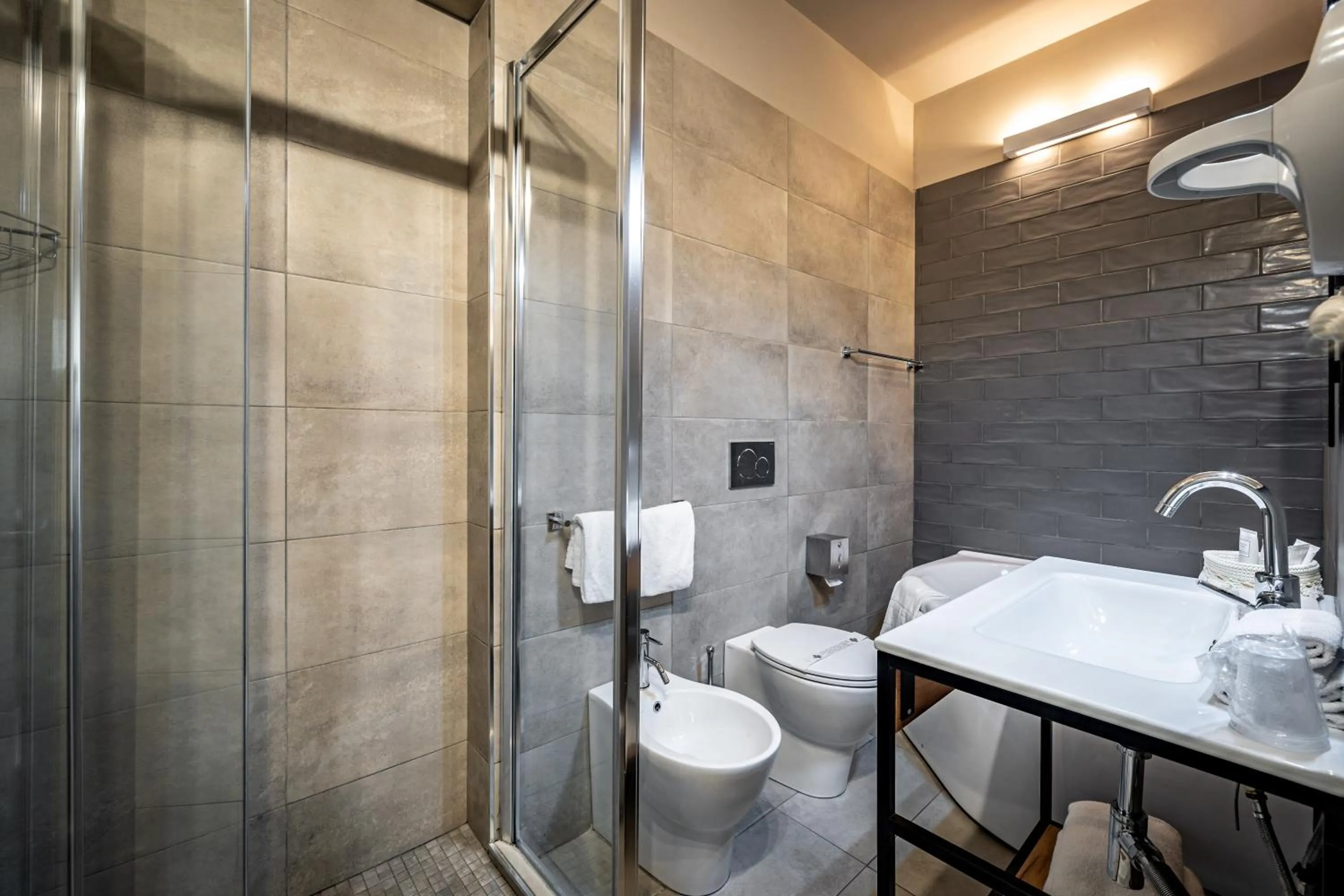 Bathroom in Florence Old Bridge B&B