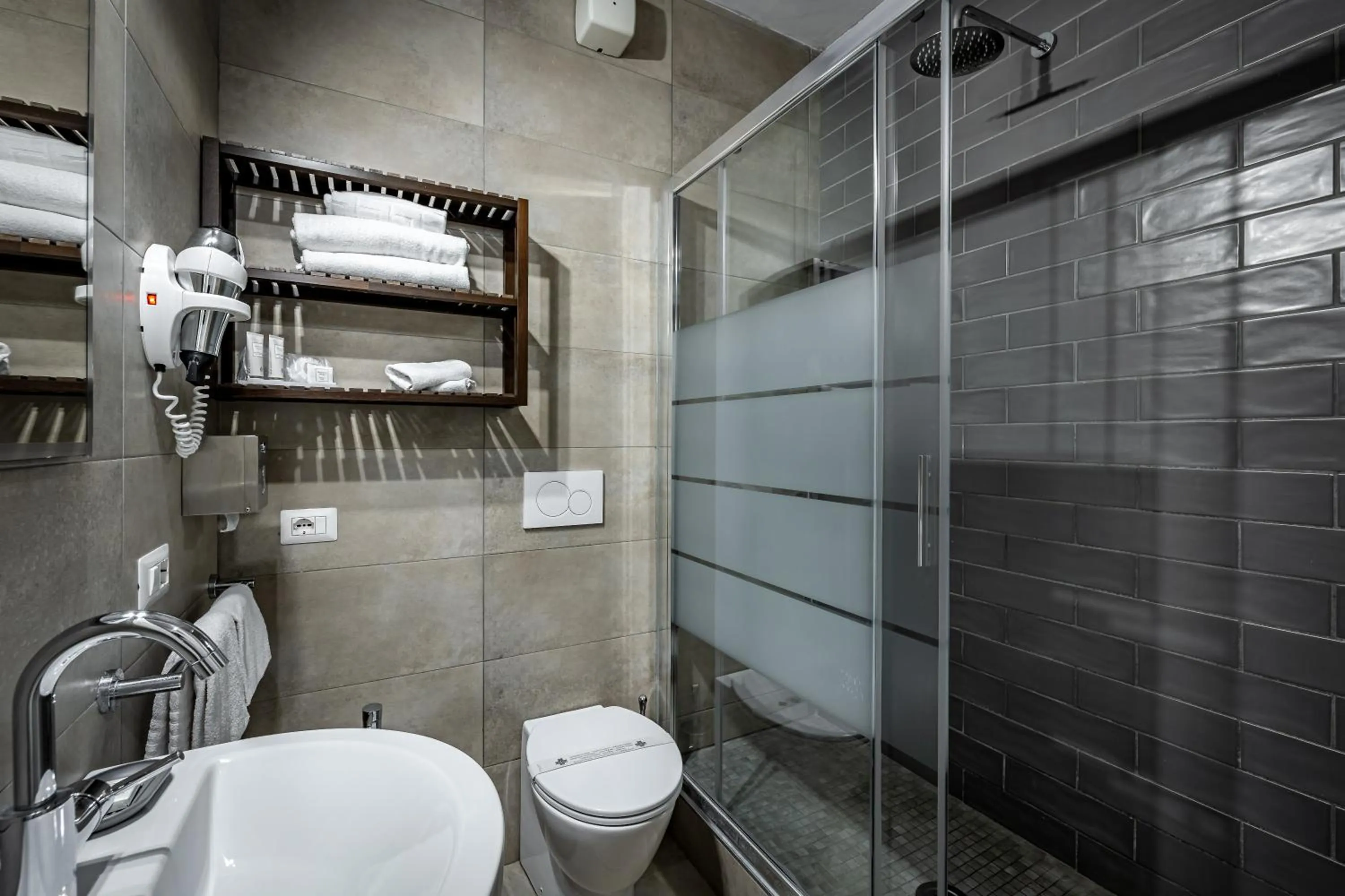 Bathroom in Florence Old Bridge B&B