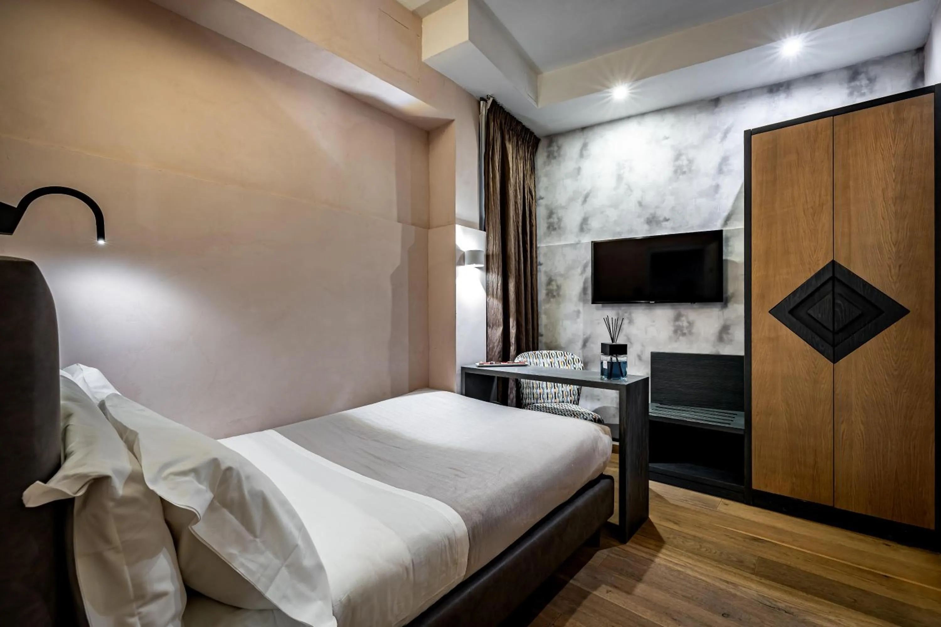 Bedroom, Bed in Florence Old Bridge B&B