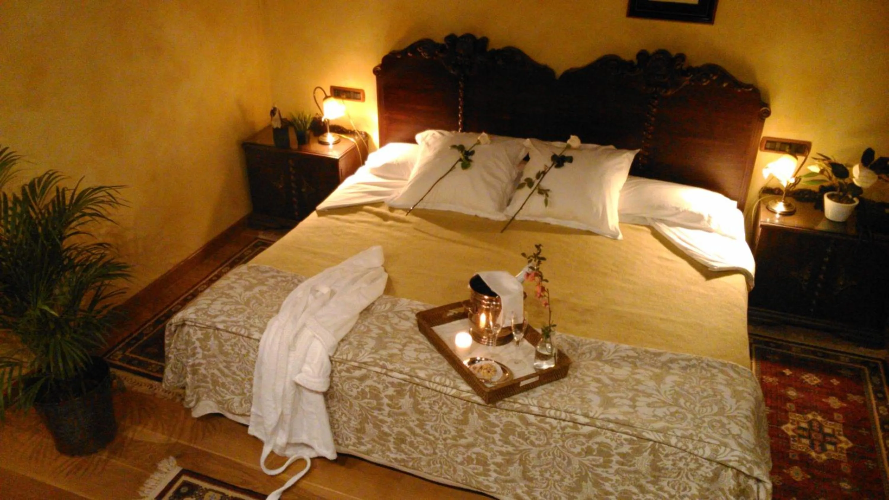 Photo of the whole room, Bed in Pazo de Bendoiro