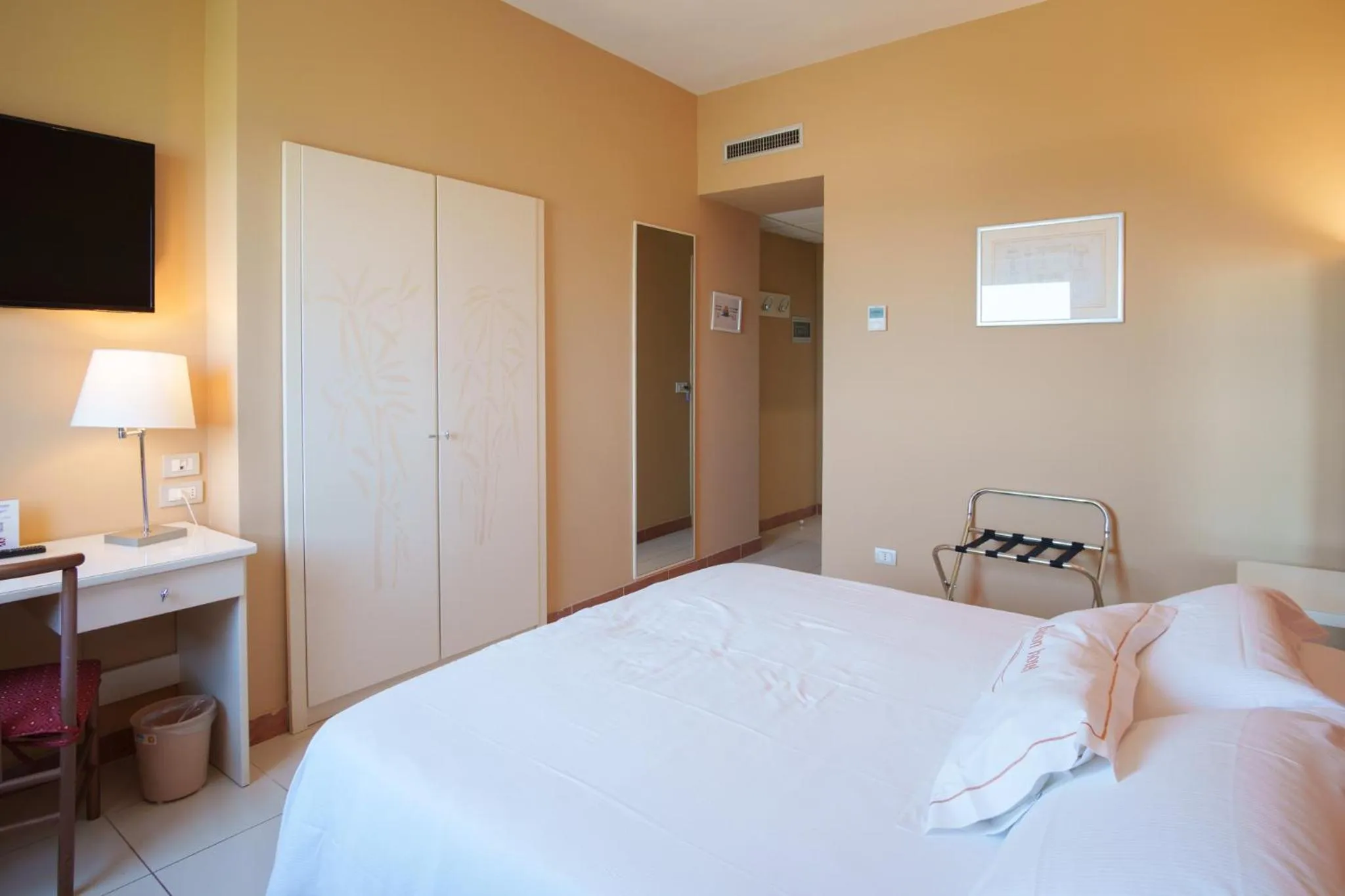 air conditioner, Bed in Barion Hotel & Congressi