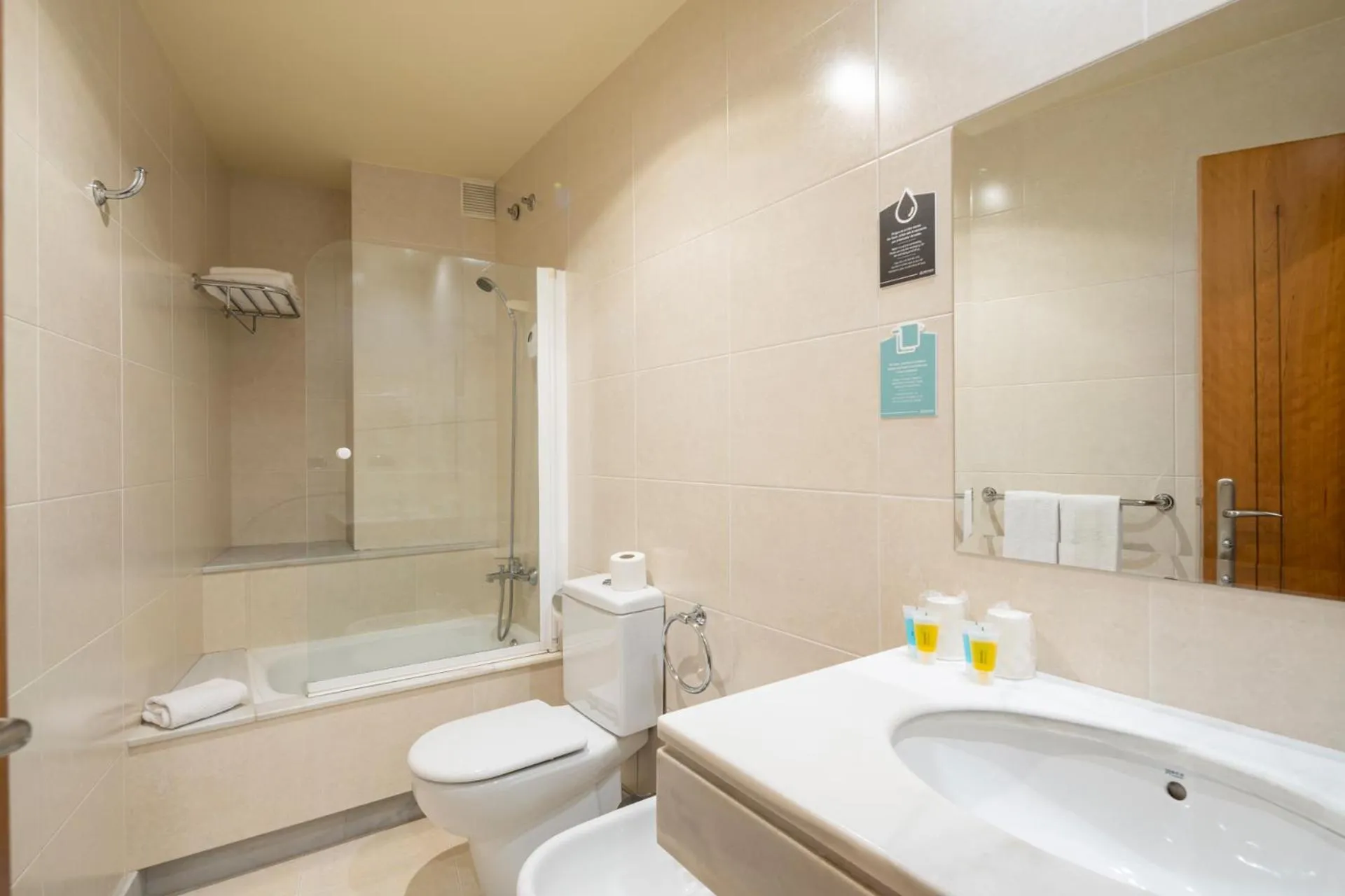 Bathroom in Hotel Alda Lalín