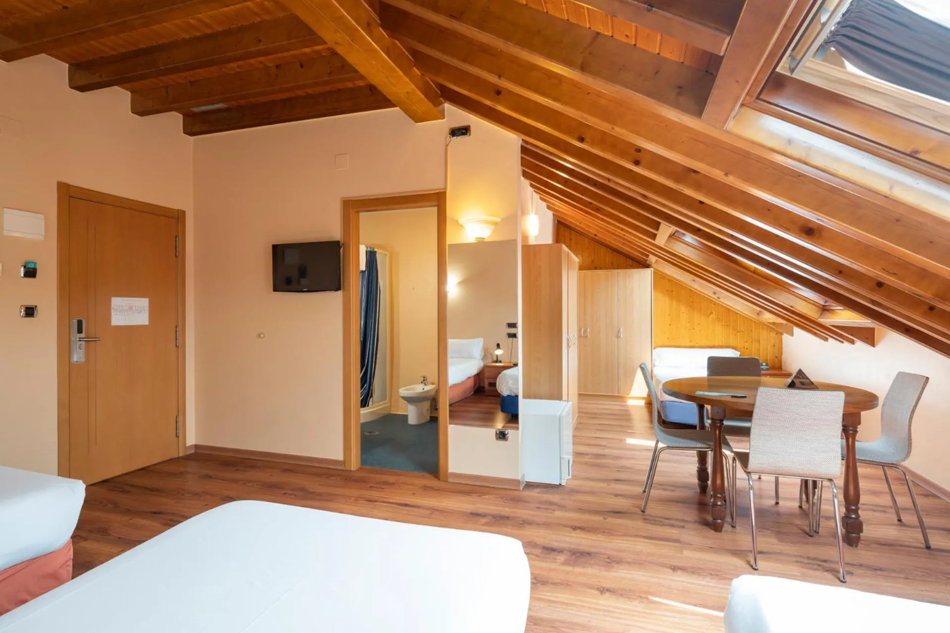 Photo of the whole room in Hotel Alda Lalín