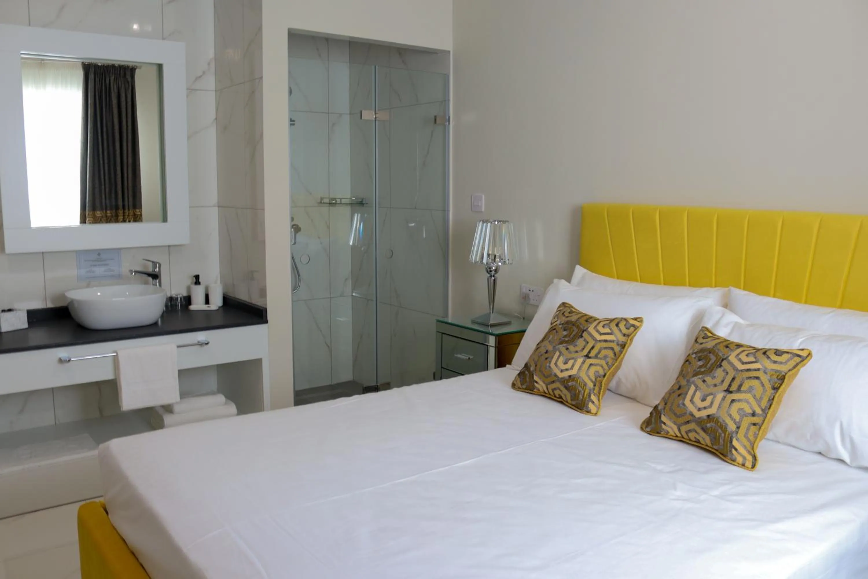 Bedroom, Bed in 100 Boutique Living