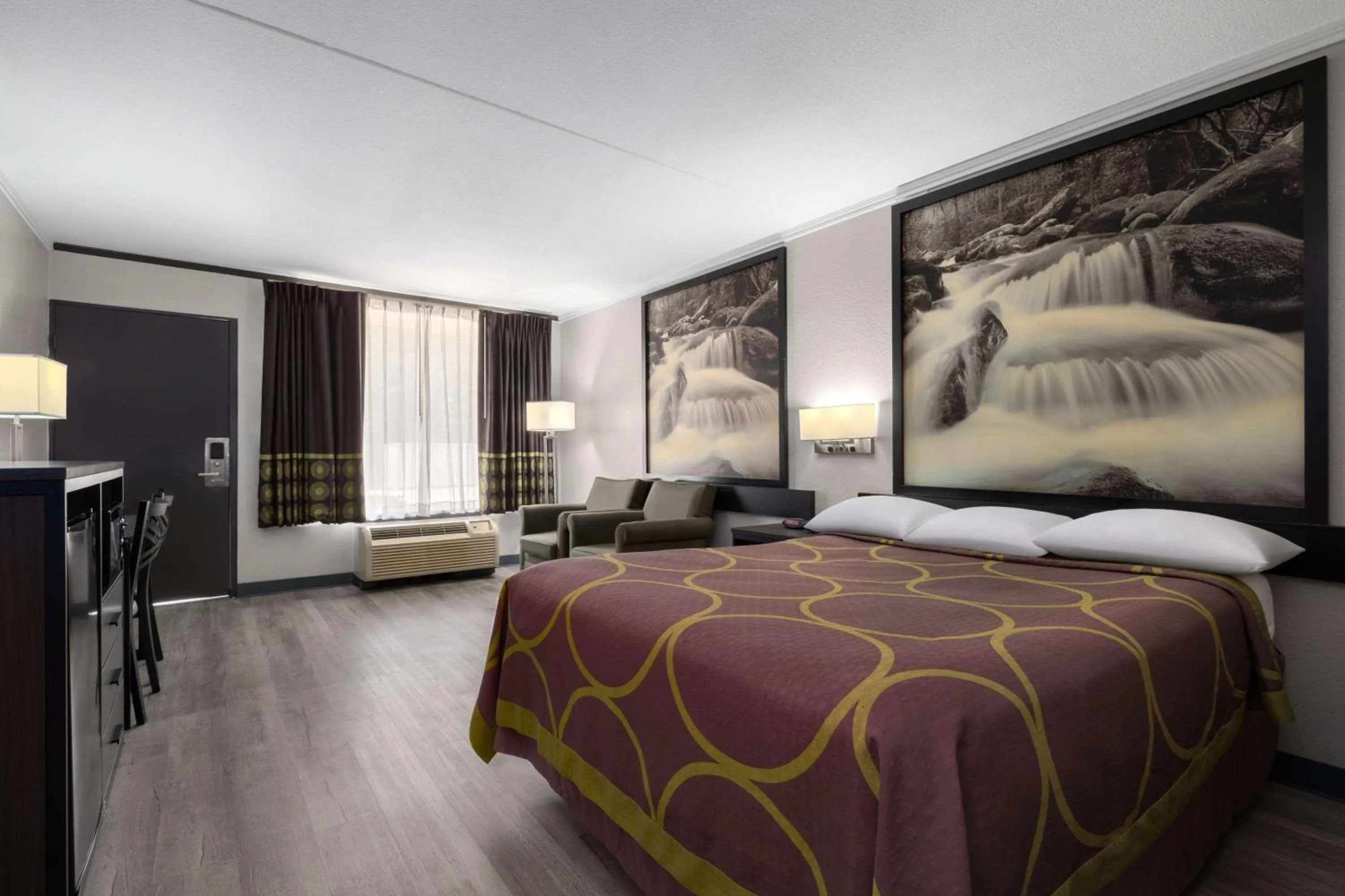 Photo of the whole room, Bed in Super 8 by Wyndham Longview/North