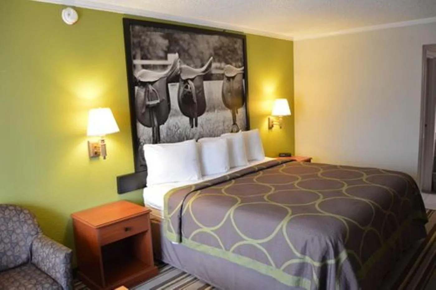 Bedroom, Bed in Super 8 by Wyndham Longview/North