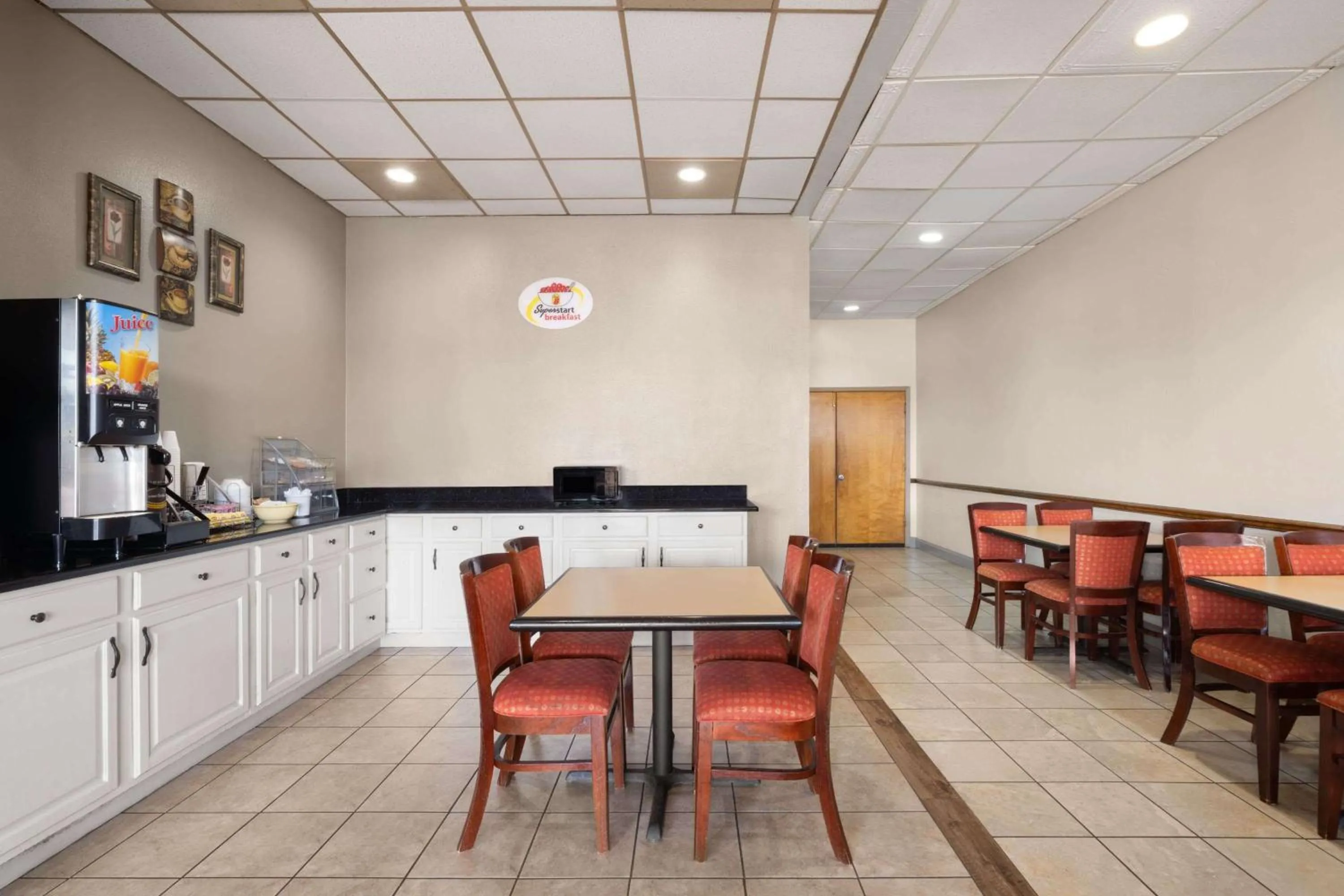 Breakfast in Super 8 by Wyndham Longview/North