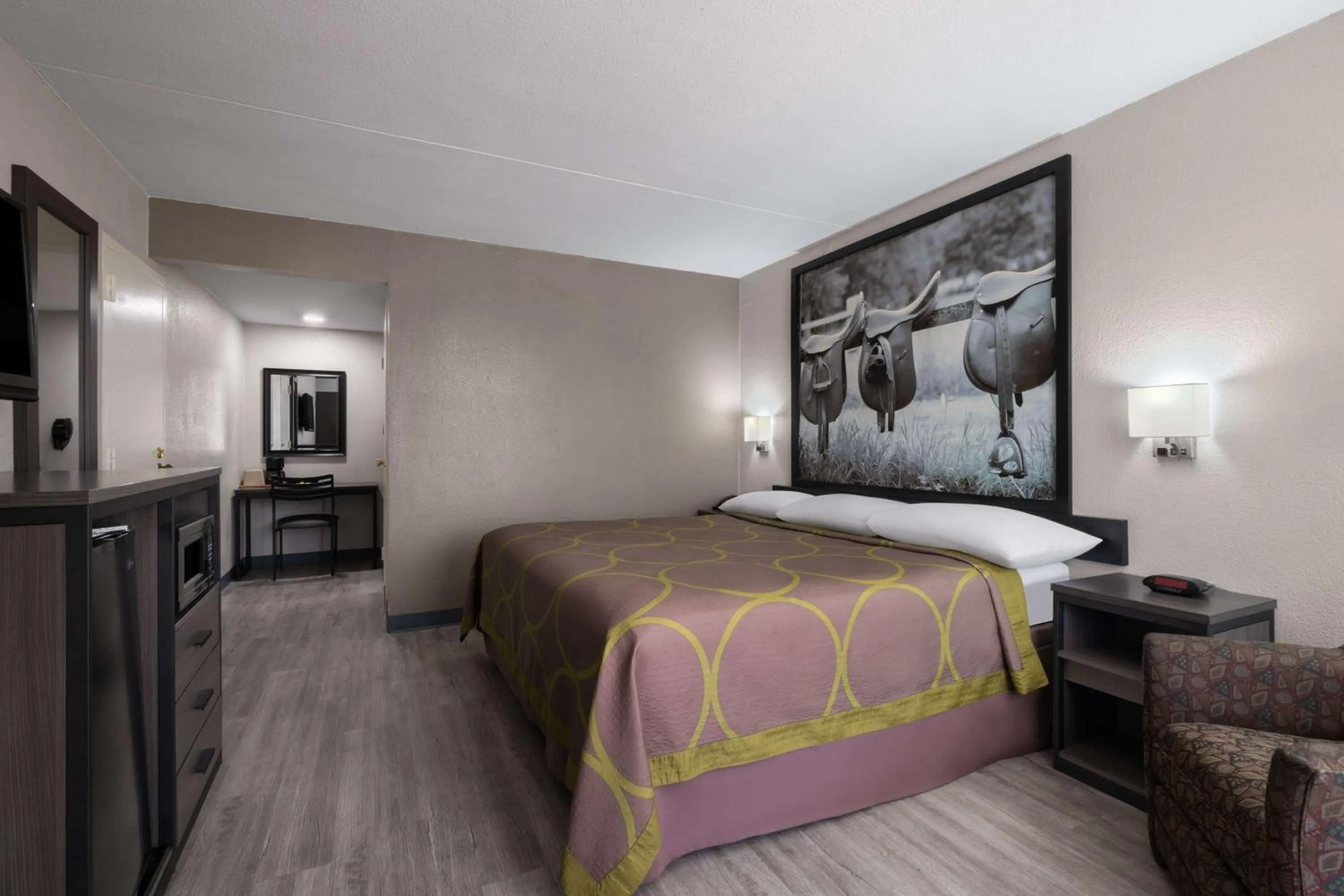 Photo of the whole room, Bed in Super 8 by Wyndham Longview/North