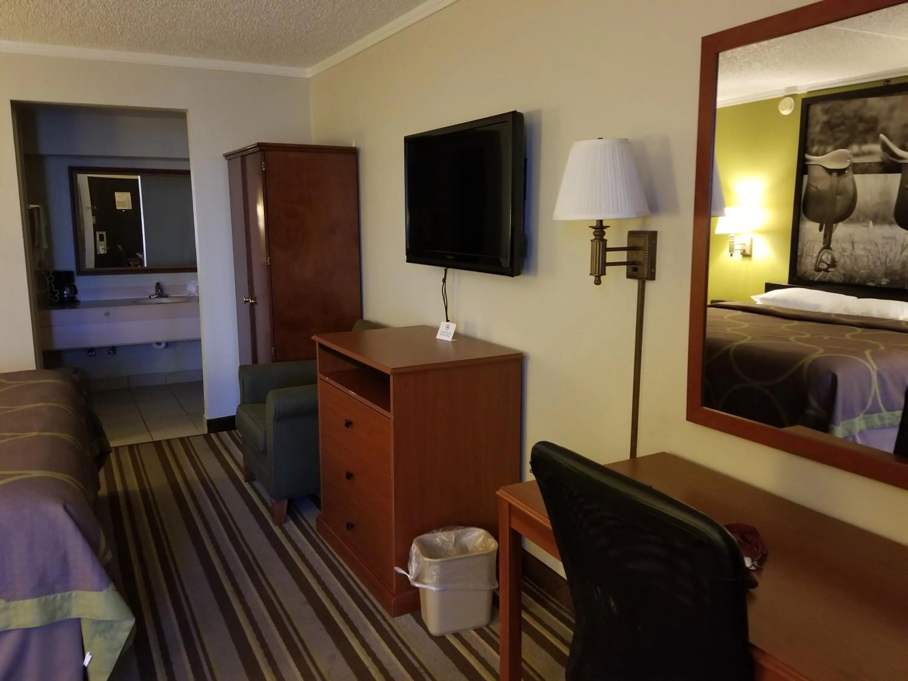 TV and multimedia, Bed in Super 8 by Wyndham Longview/North