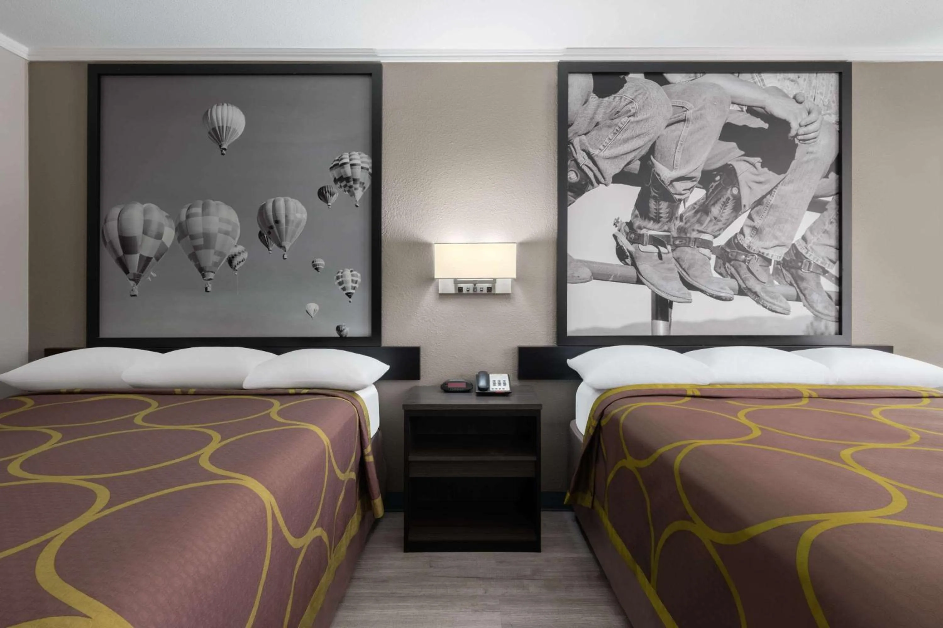 Photo of the whole room, Bed in Super 8 by Wyndham Longview/North